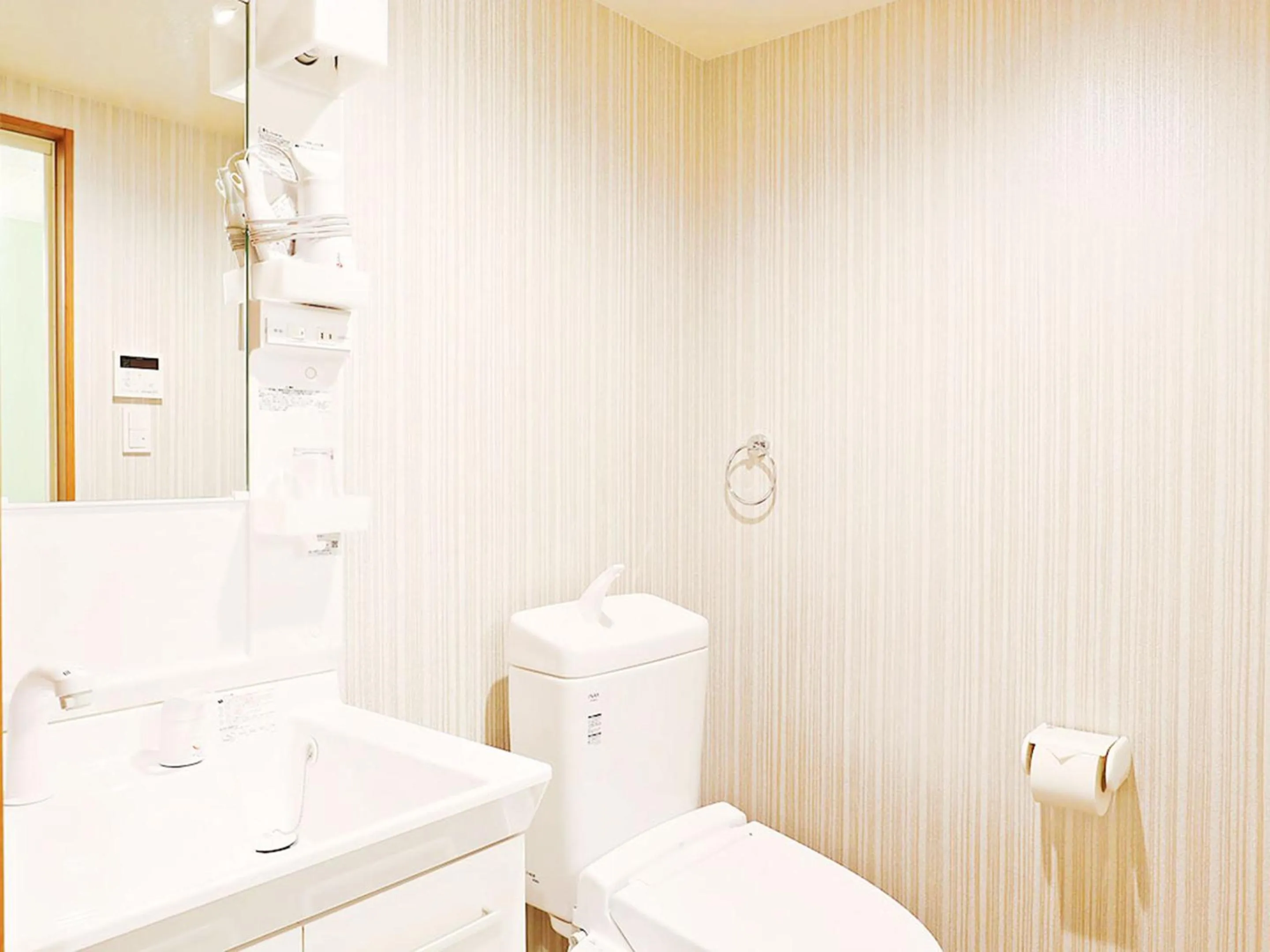 Toilet in HOTEL THE POINT Kiyomizu Gojo