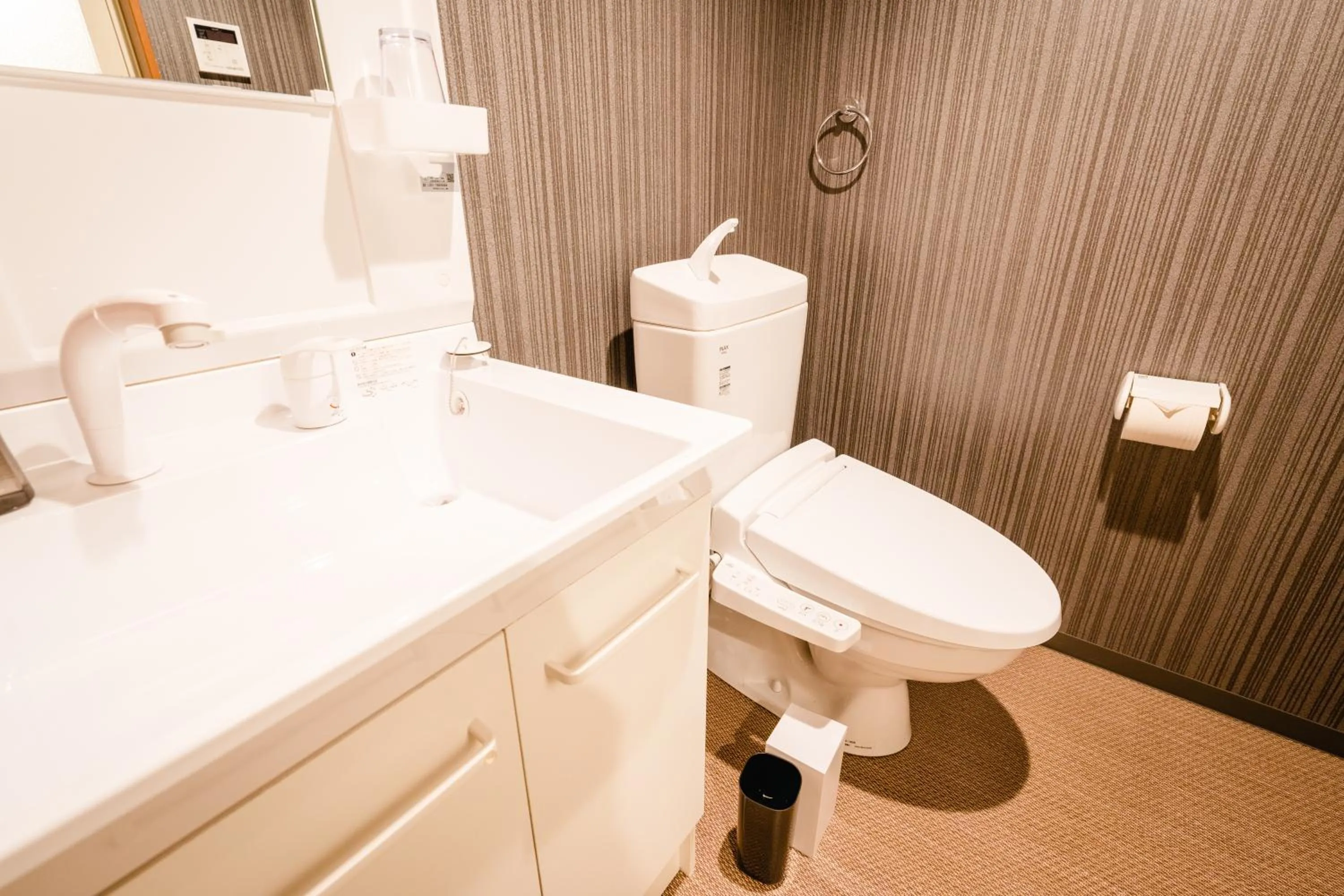 Toilet in HOTEL THE POINT Kiyomizu Gojo