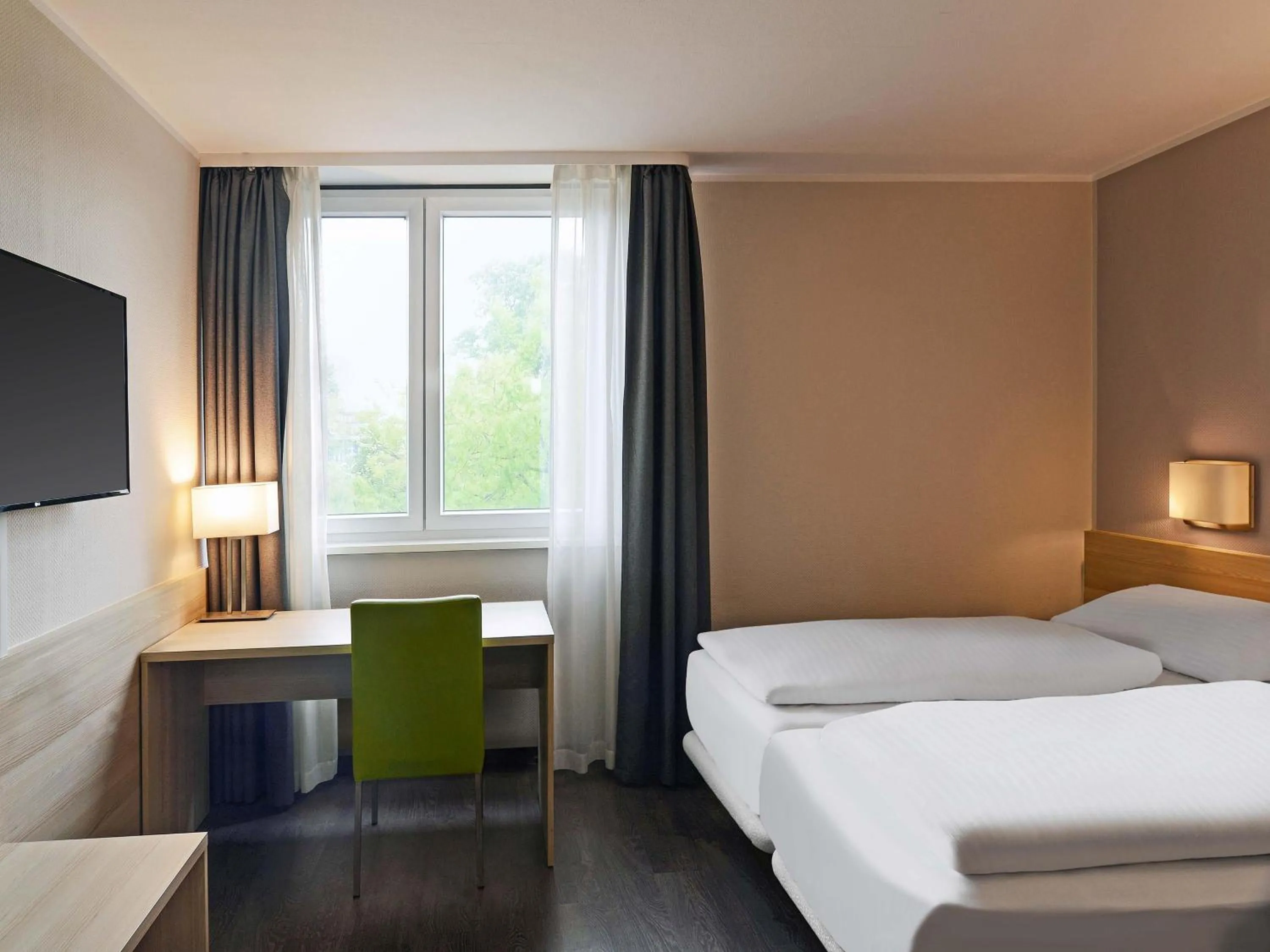 Photo of the whole room, Bed in B&B HOTEL Krefeld-Süd