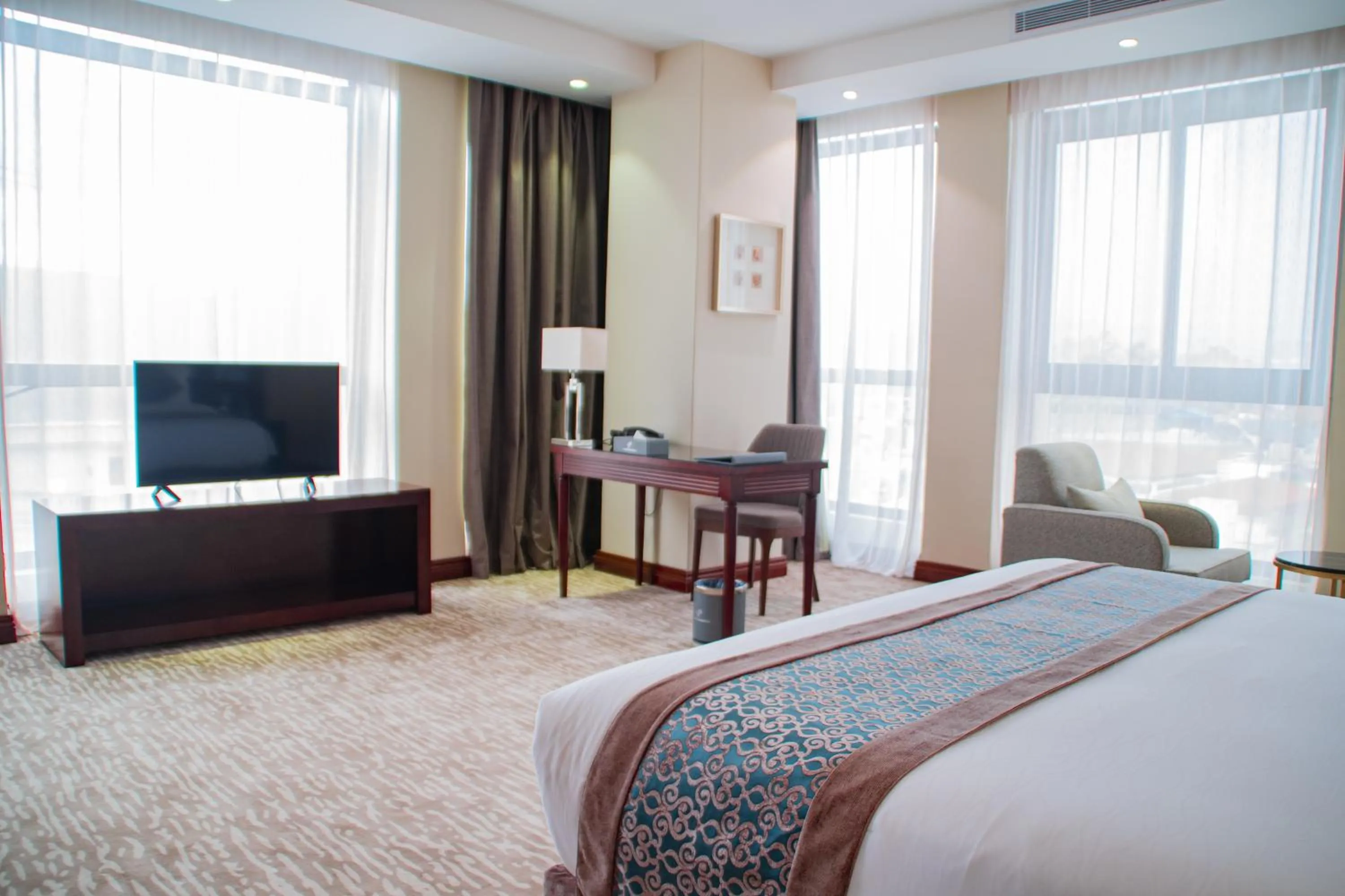 Bed in Sarwat Park Hotel