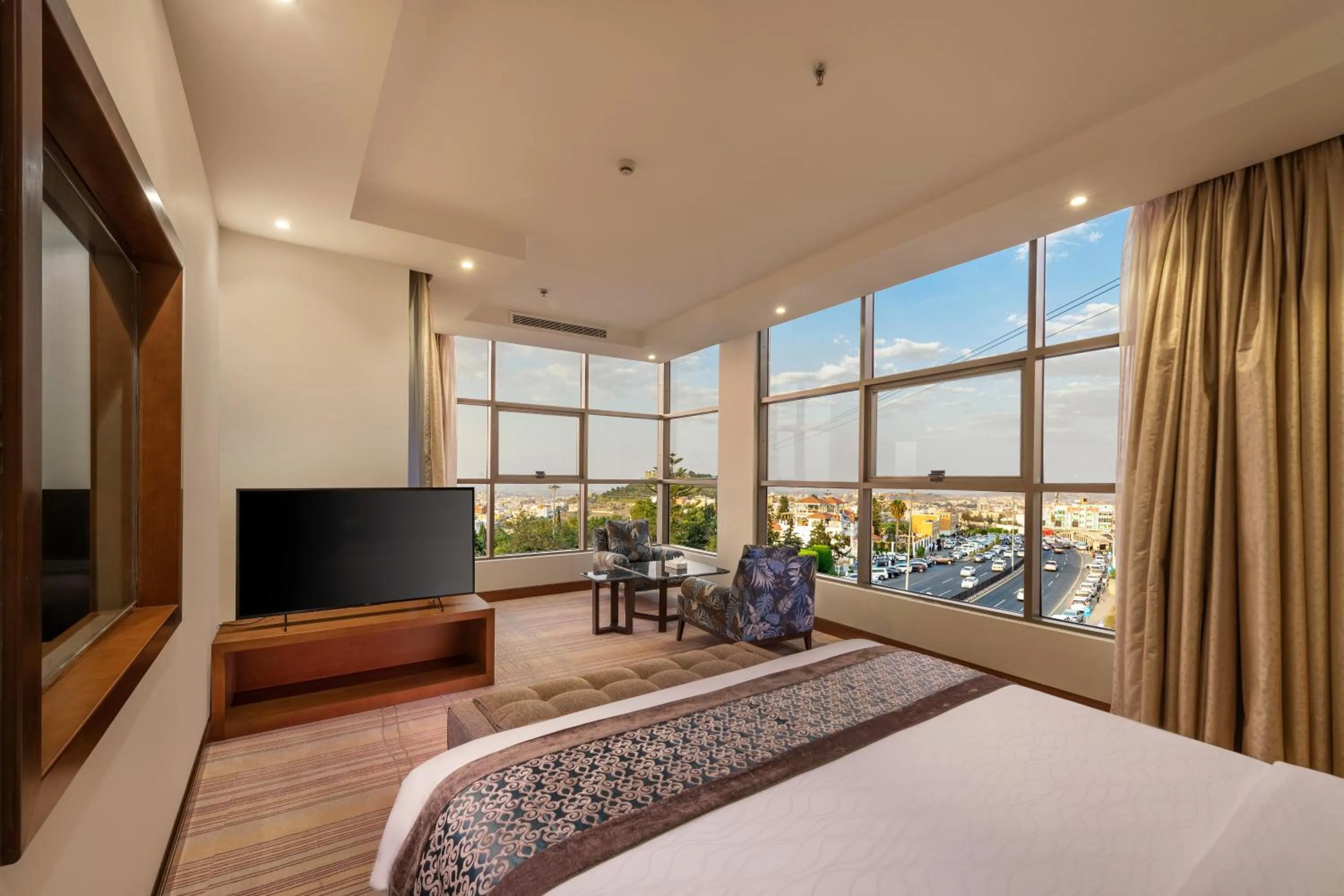 Bed in Sarwat Park Hotel