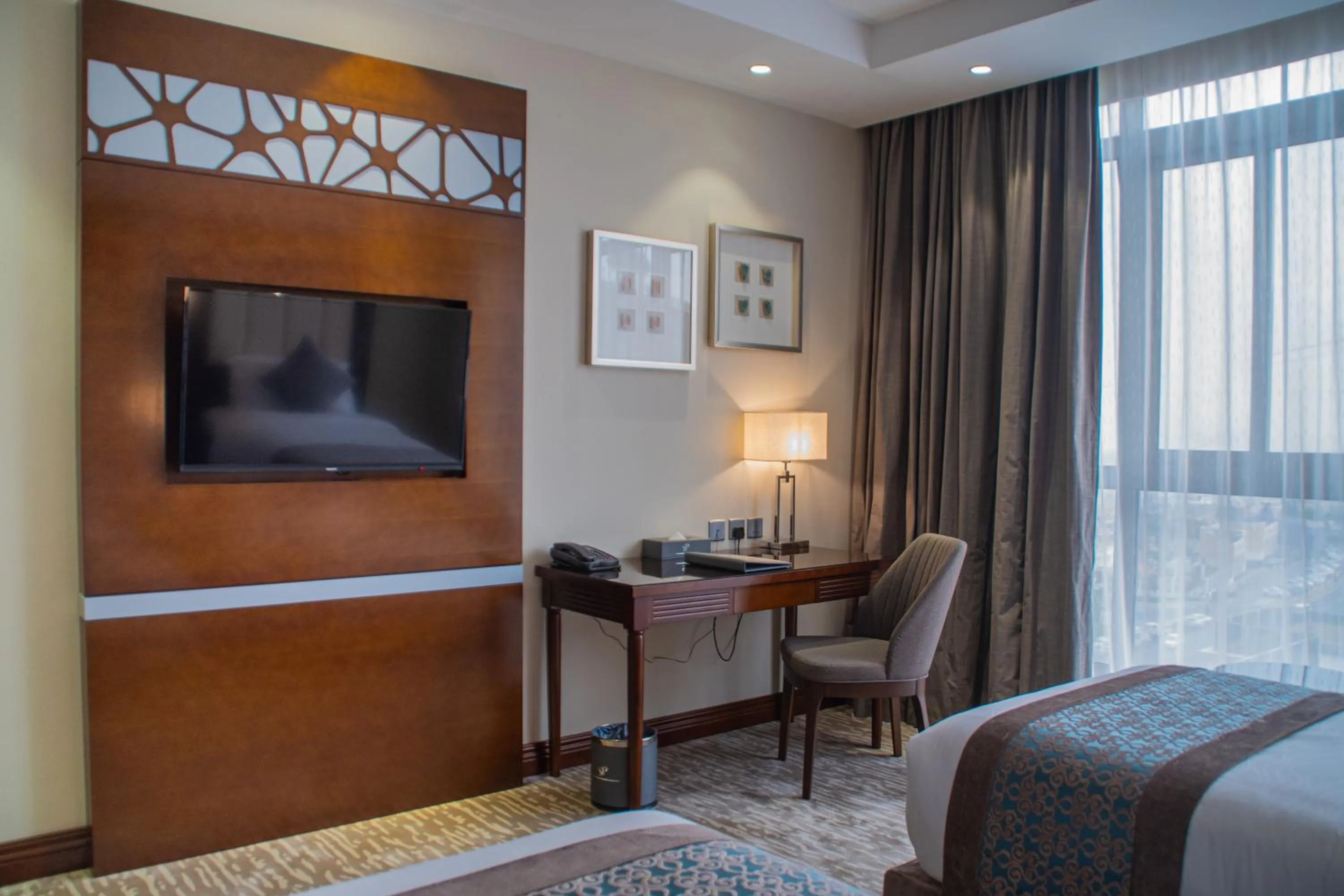 Bed in Sarwat Park Hotel