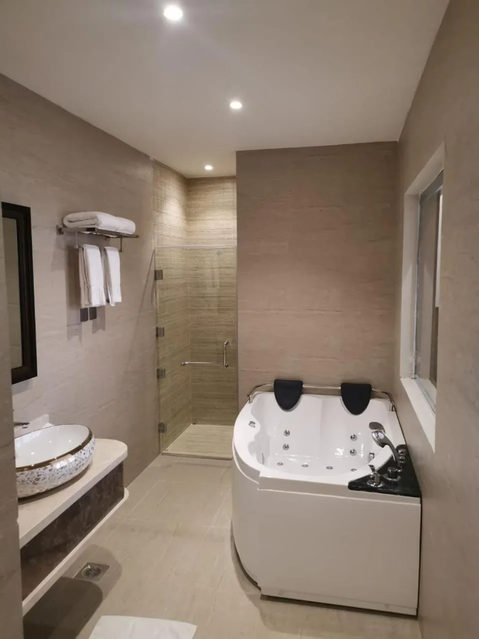 Bed in Sarwat Park Hotel