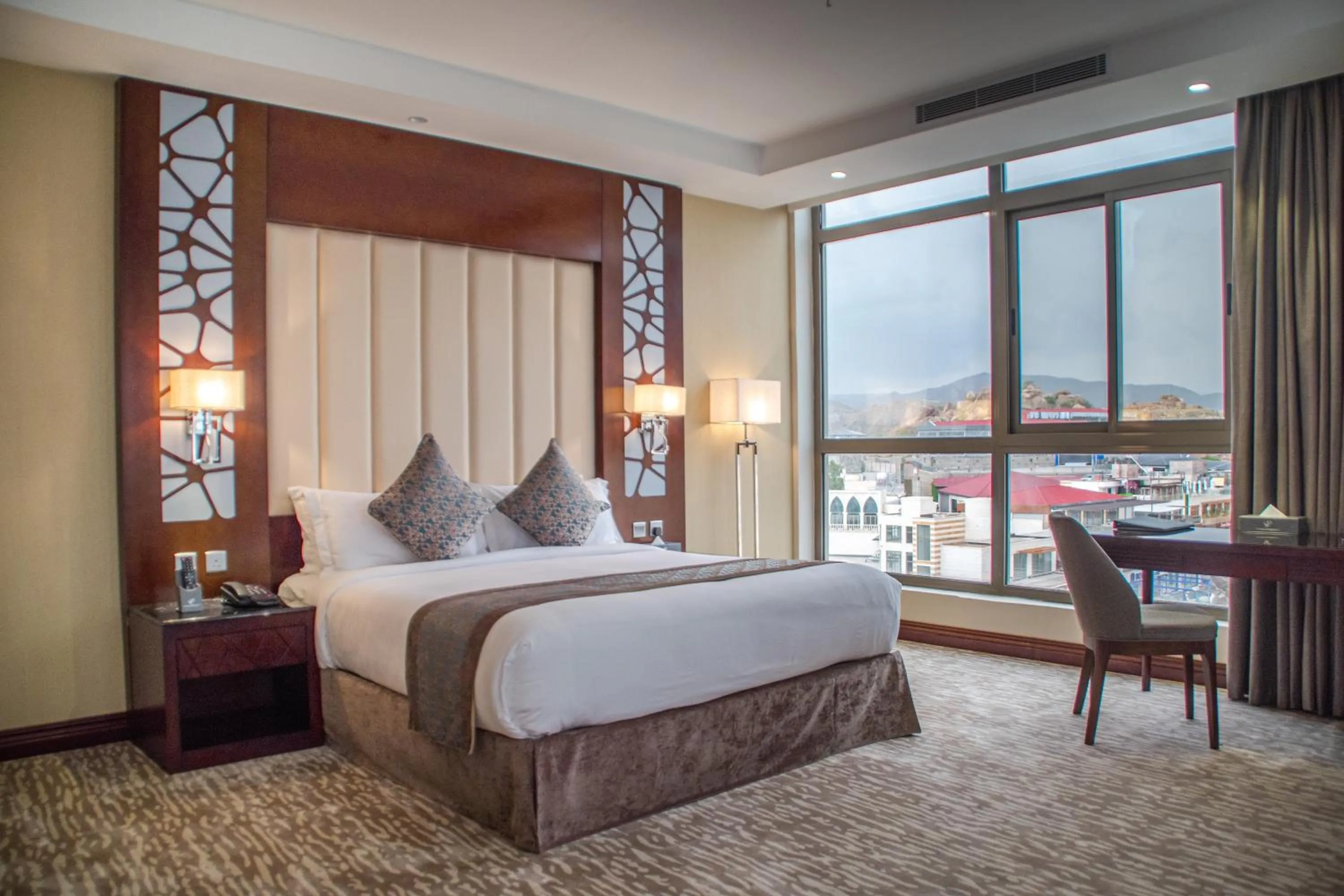 Bed in Sarwat Park Hotel