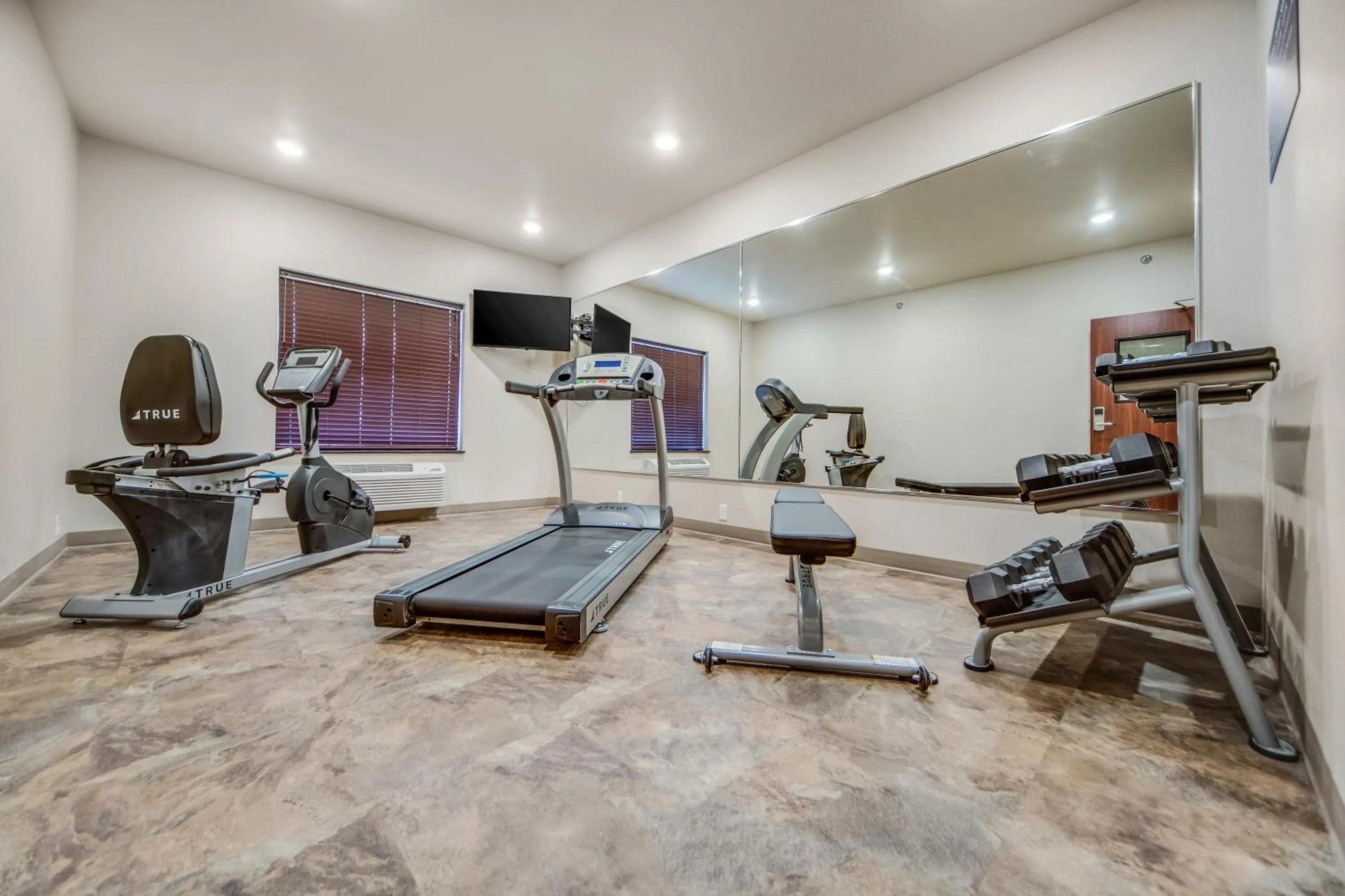 Fitness centre/facilities in Cobblestone Hotel & Suites - Cozad