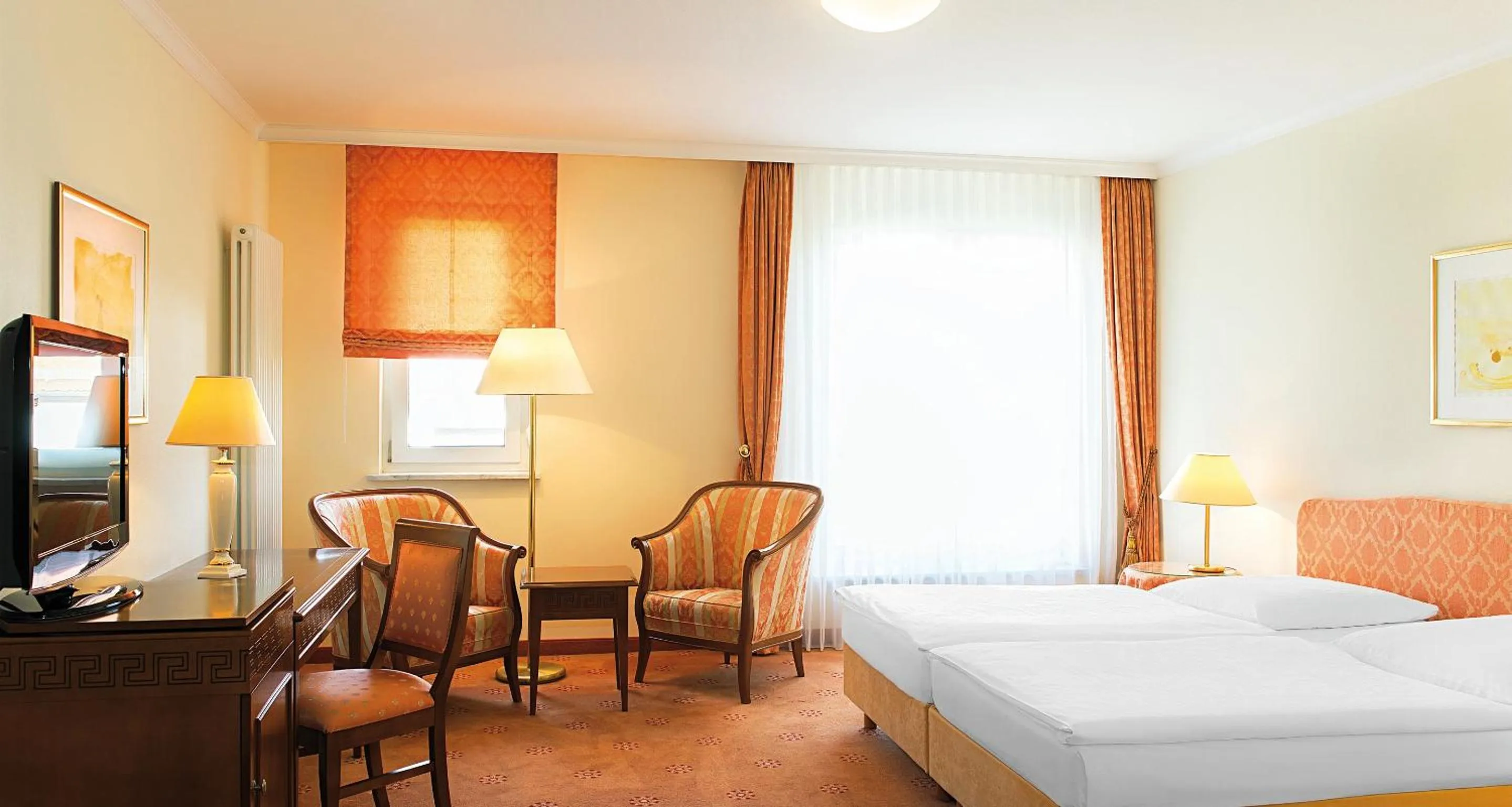 Bed in Victor's Residenz-Hotel Erfurt