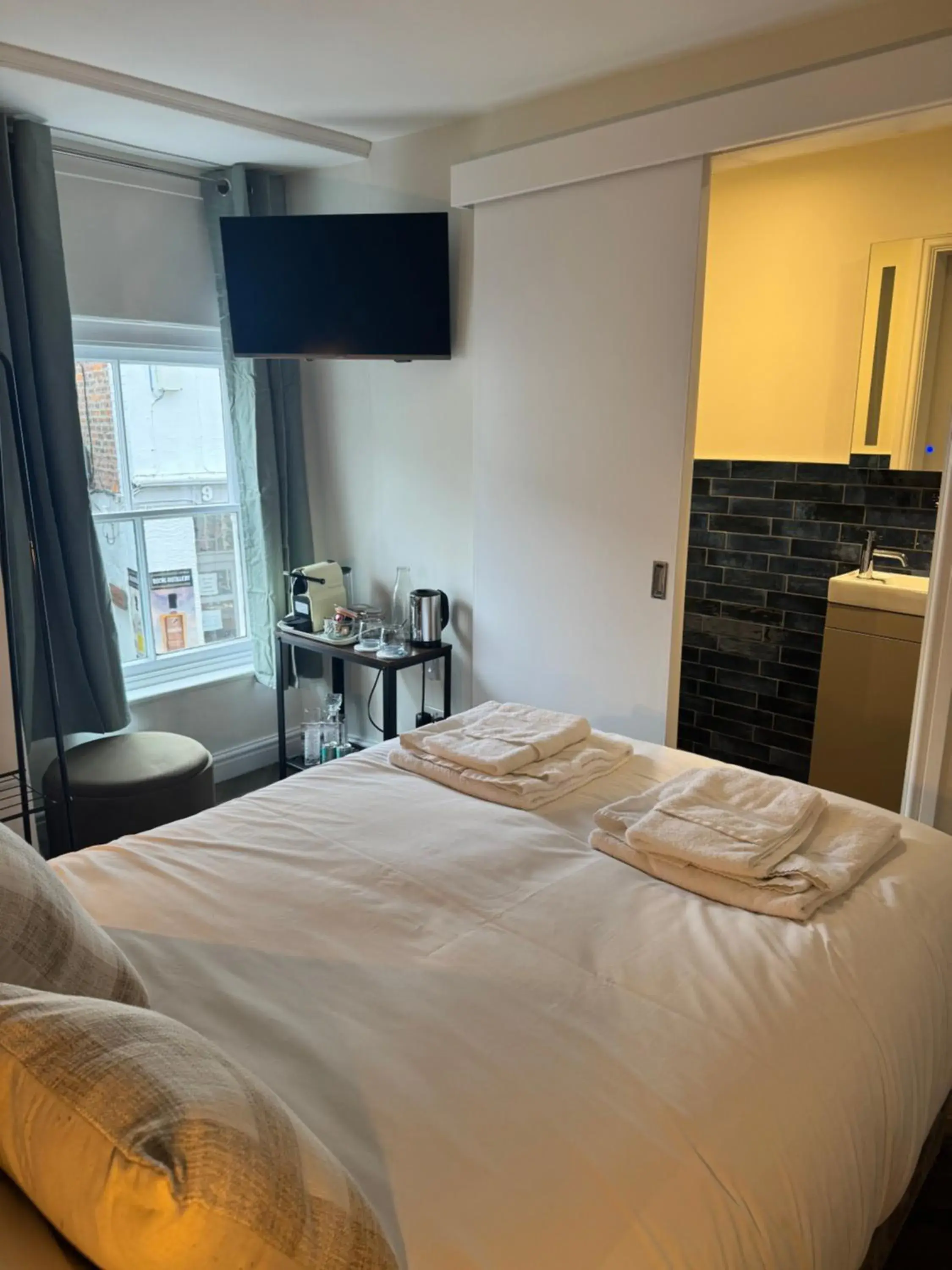 Superior King Room in The London Inn Superior King Room in The London Inn