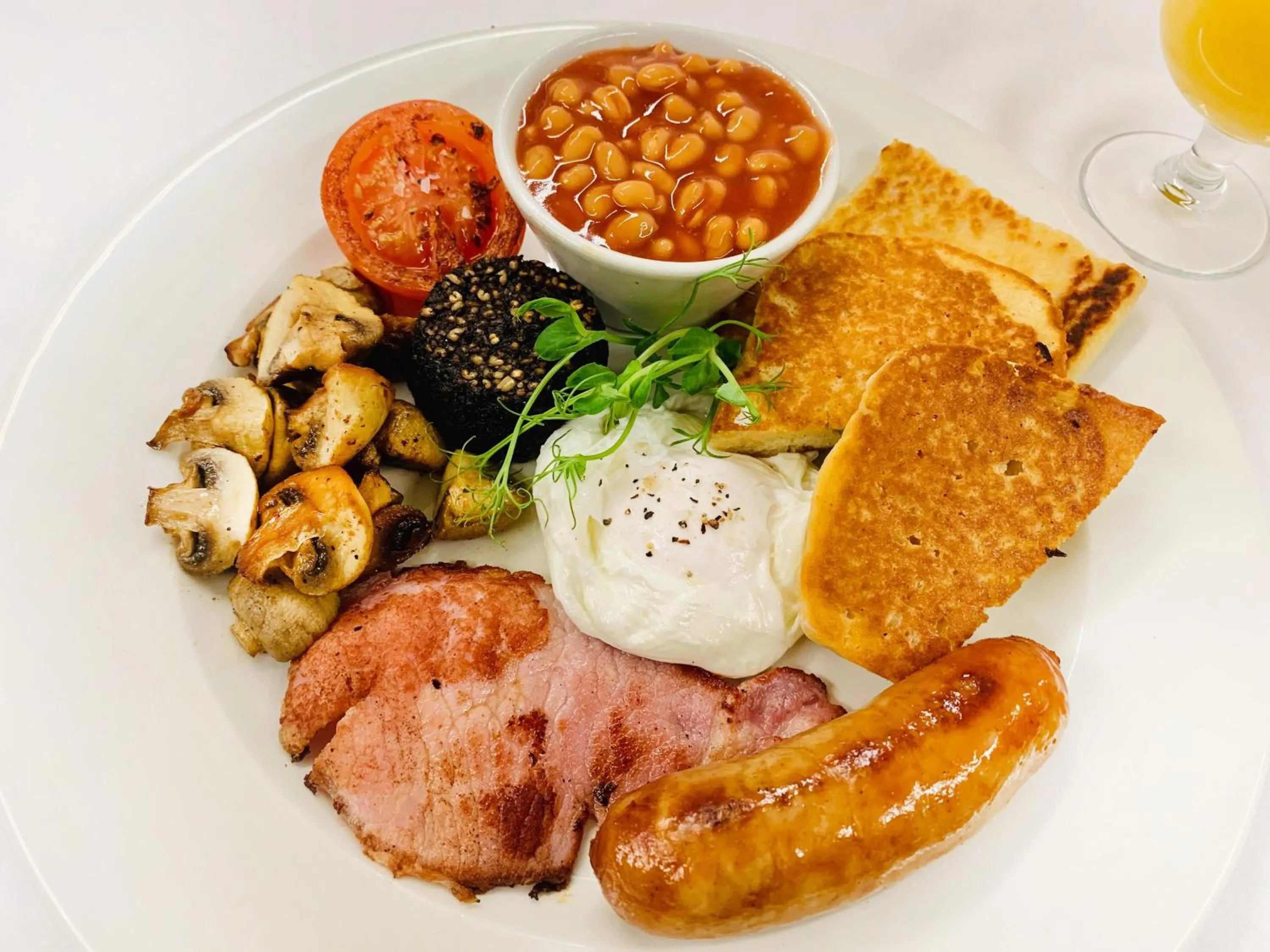 Food and drinks in The Whistledown Hotel