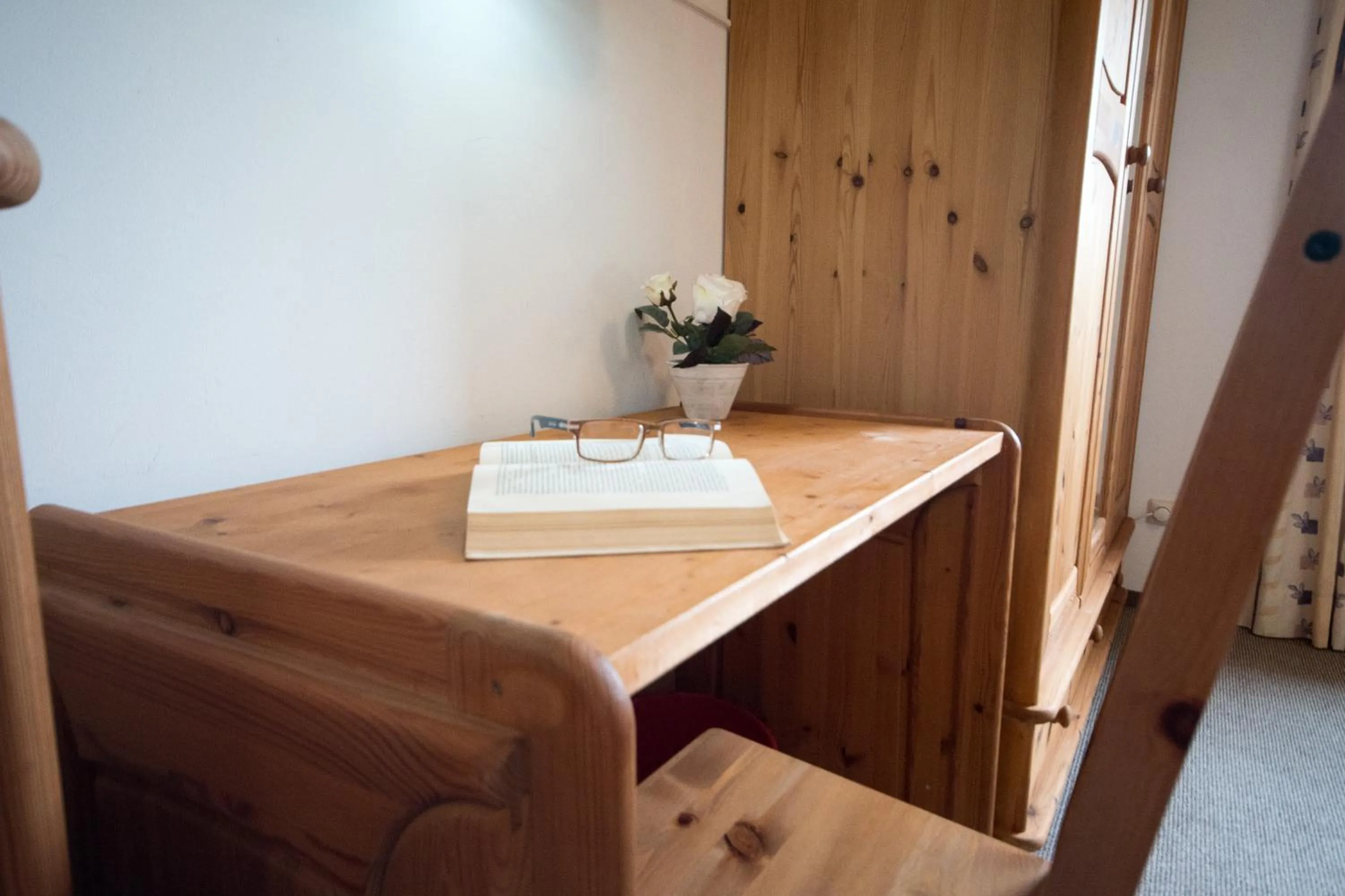 Photo of the whole room in Hotel Nige Hus