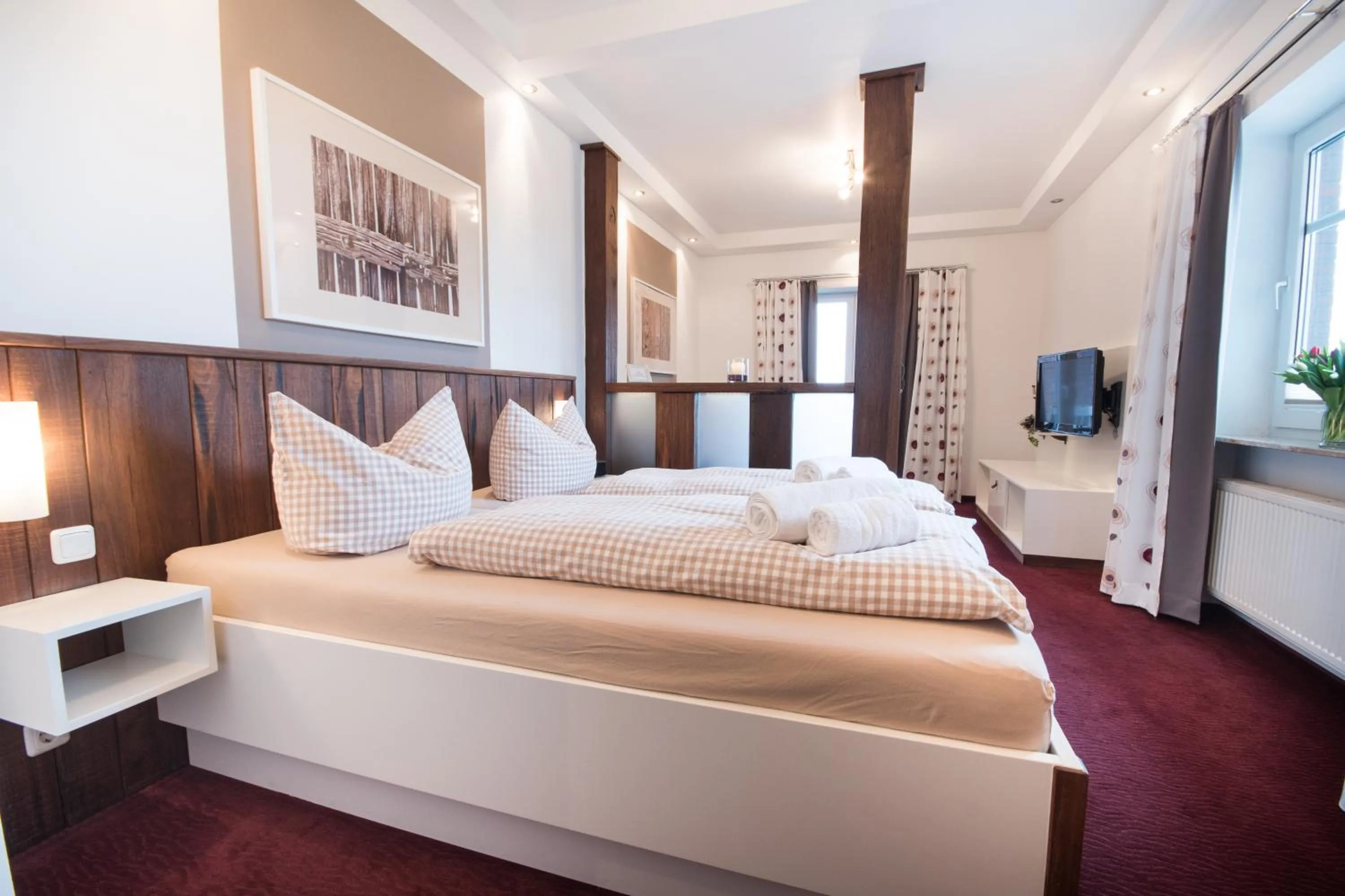 room service, Bed in Hotel Nige Hus