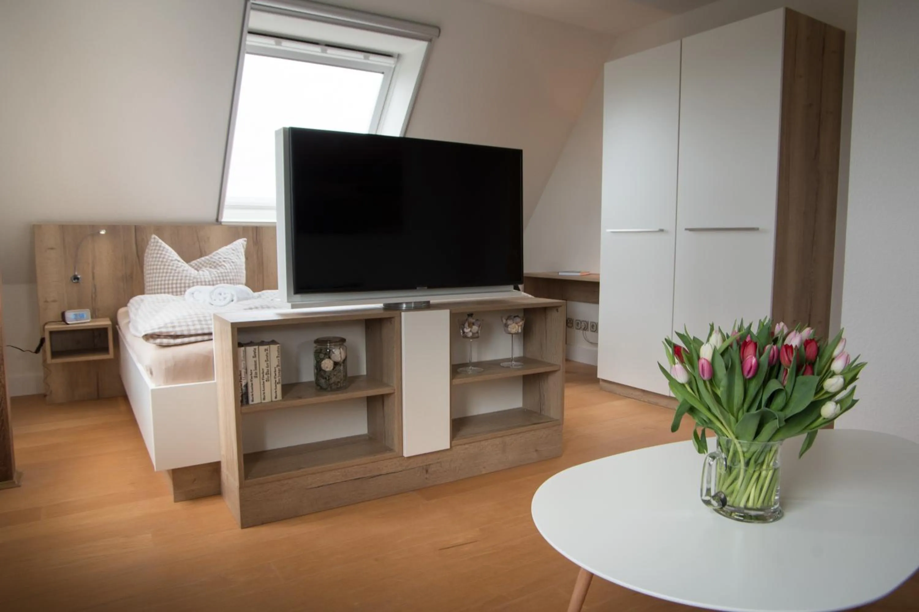 Photo of the whole room in Hotel Nige Hus