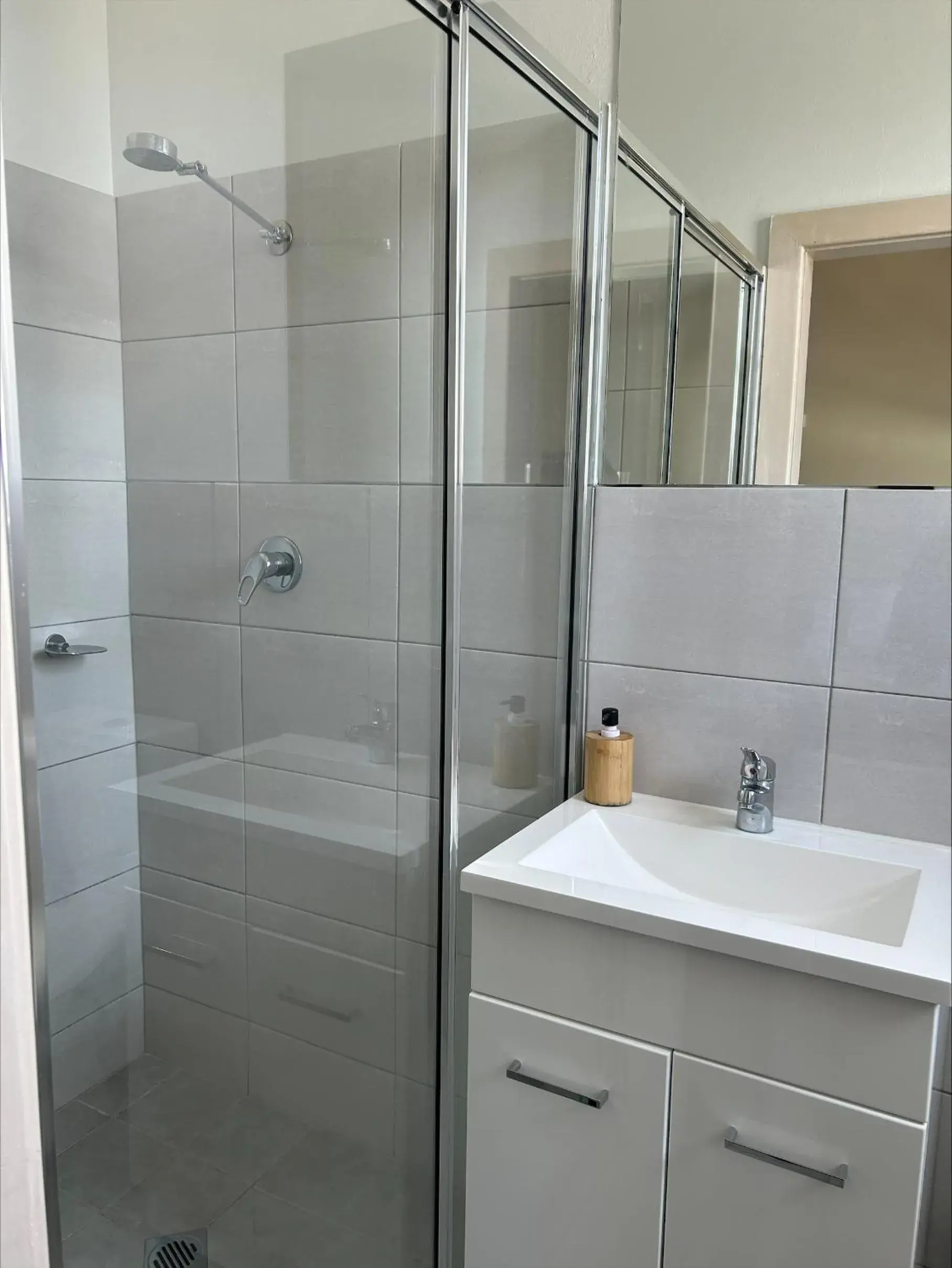 Double Room with Private Bathroom - single occupancy in William Farrer Hotel Double Room with Private Bathroom - single occupancy in William Farrer Hotel