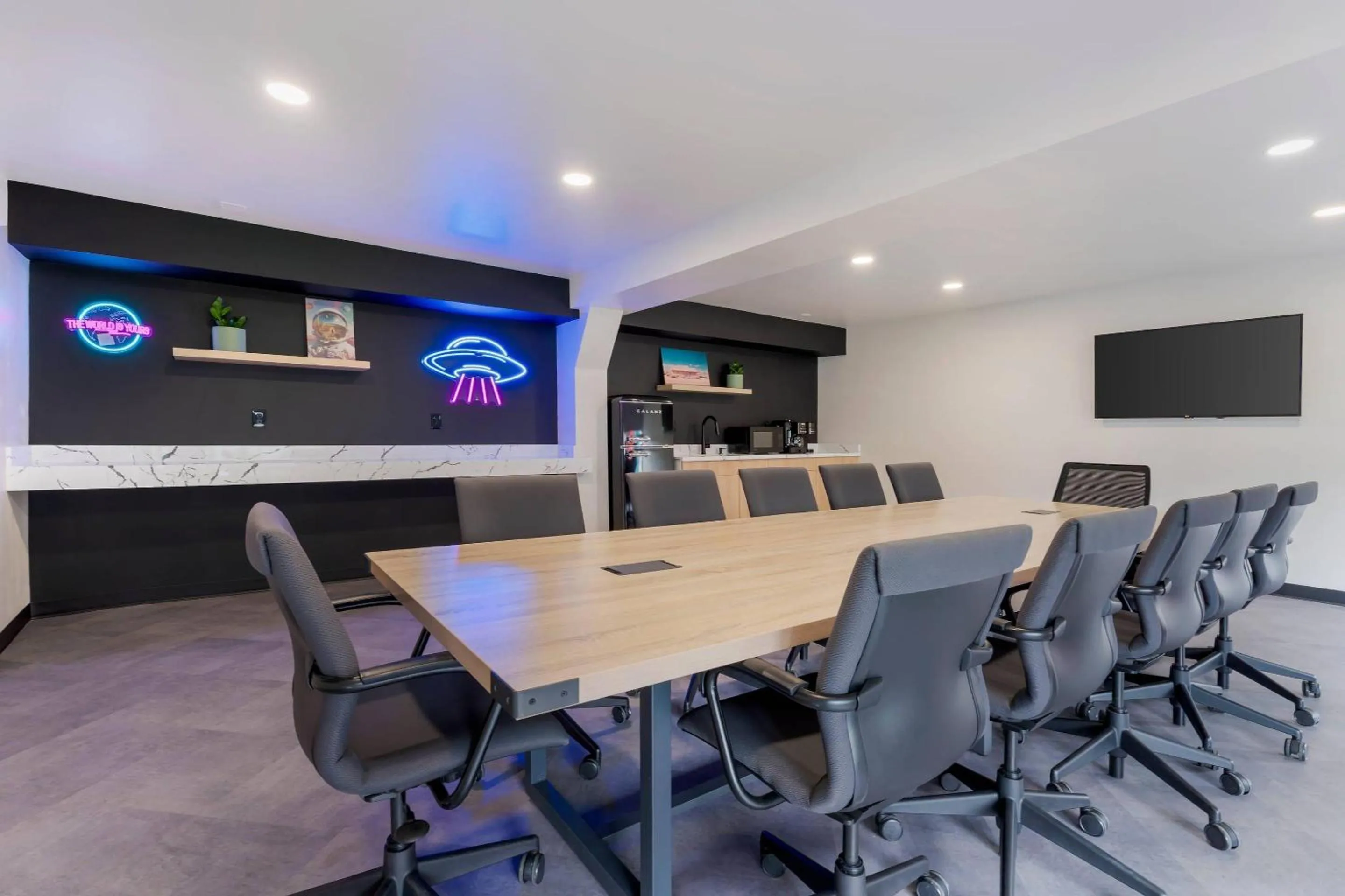 Meeting/conference room in Heights House Hotel - Houston Heights Downtown, an Ascend Collection Hotel