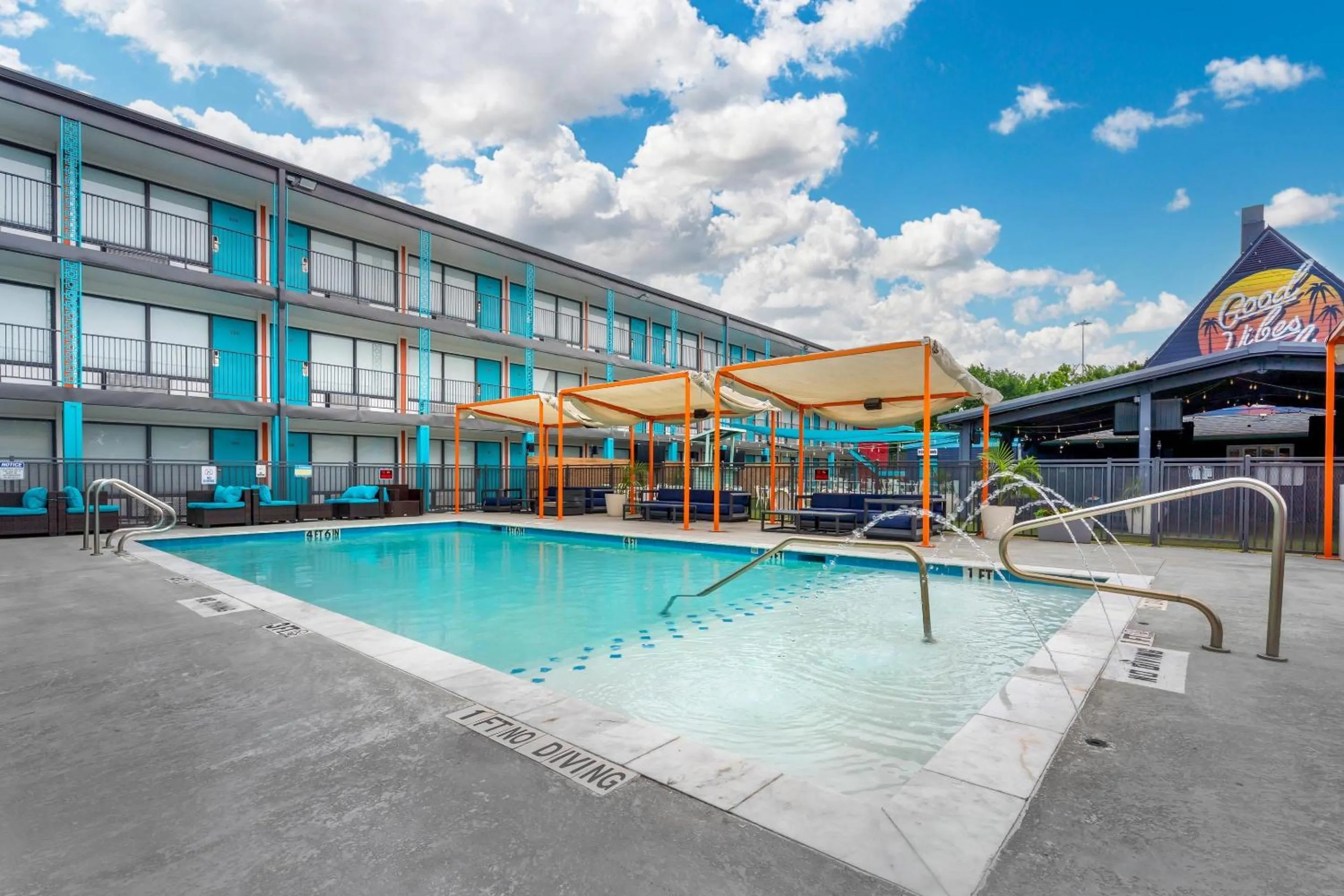 Swimming pool in Heights House Hotel - Houston Heights Downtown, an Ascend Collection Hotel