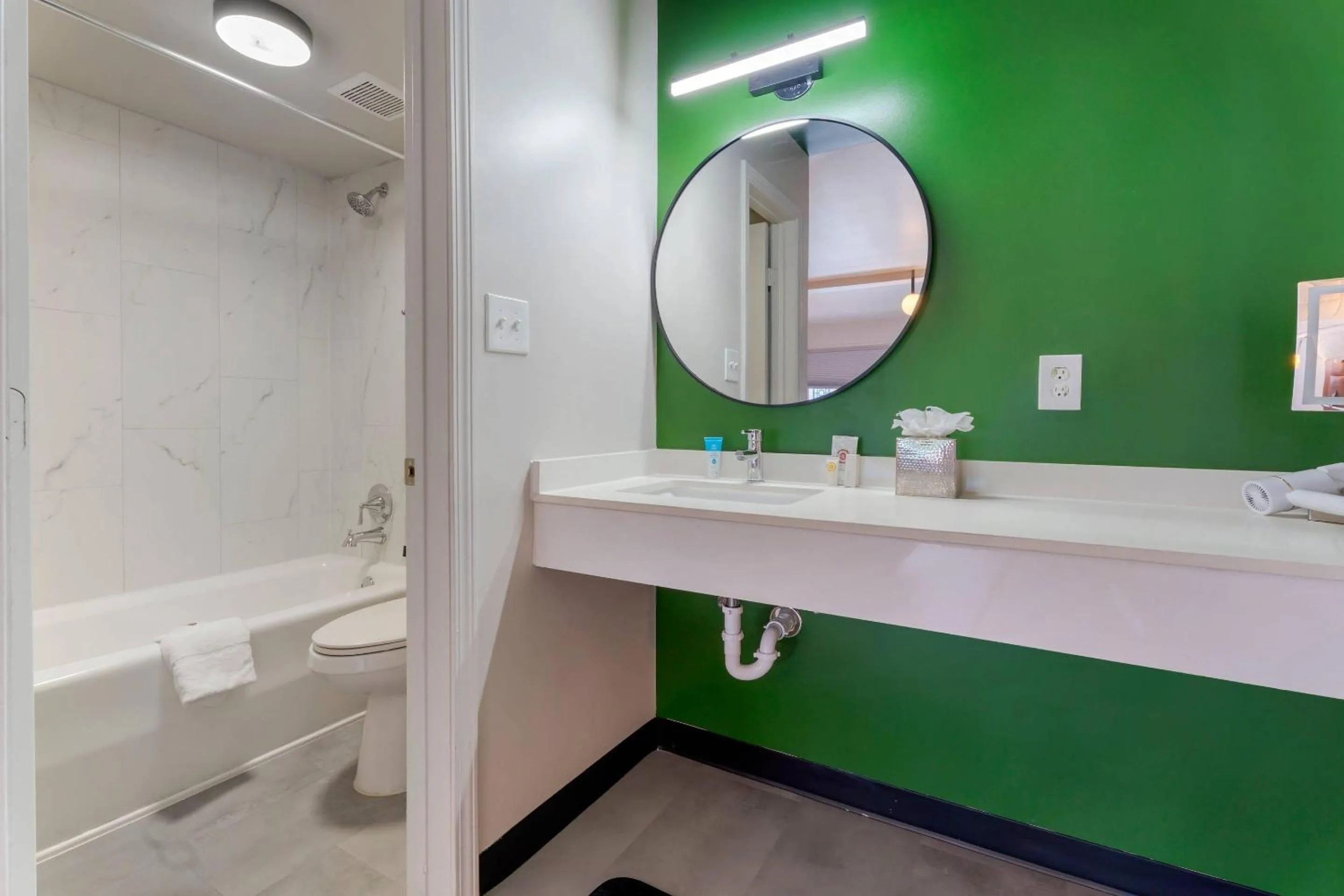 Bedroom in Heights House Hotel - Houston Heights Downtown, an Ascend Collection Hotel