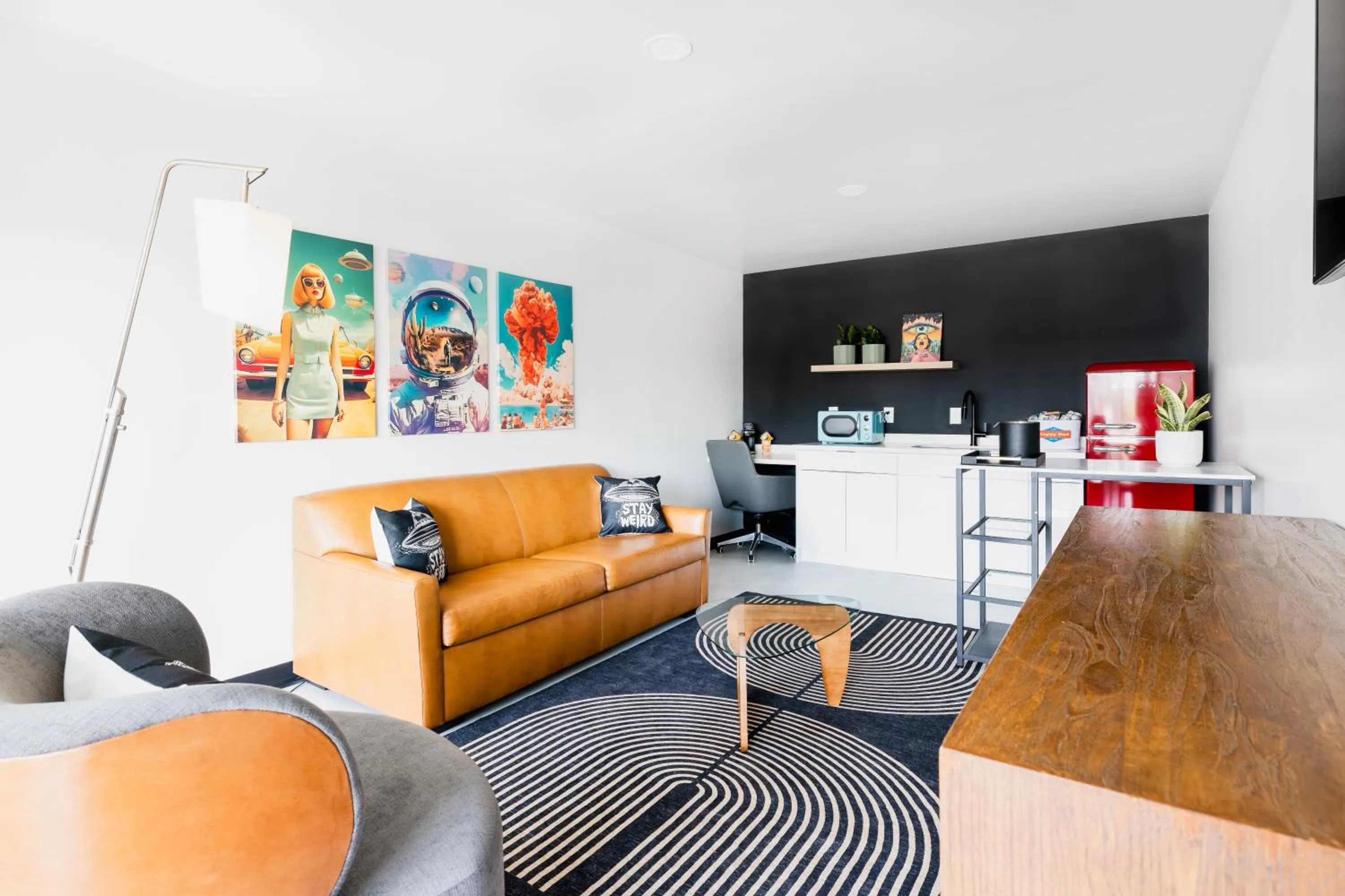 Kitchen or kitchenette in Heights House Hotel - Houston Heights Downtown, an Ascend Collection Hotel