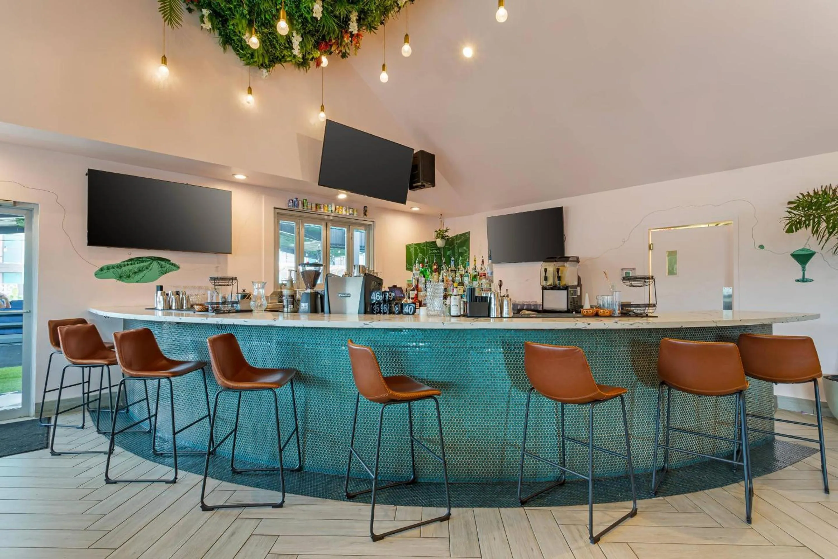 Lounge or bar in Heights House Hotel - Houston Heights Downtown, an Ascend Collection Hotel