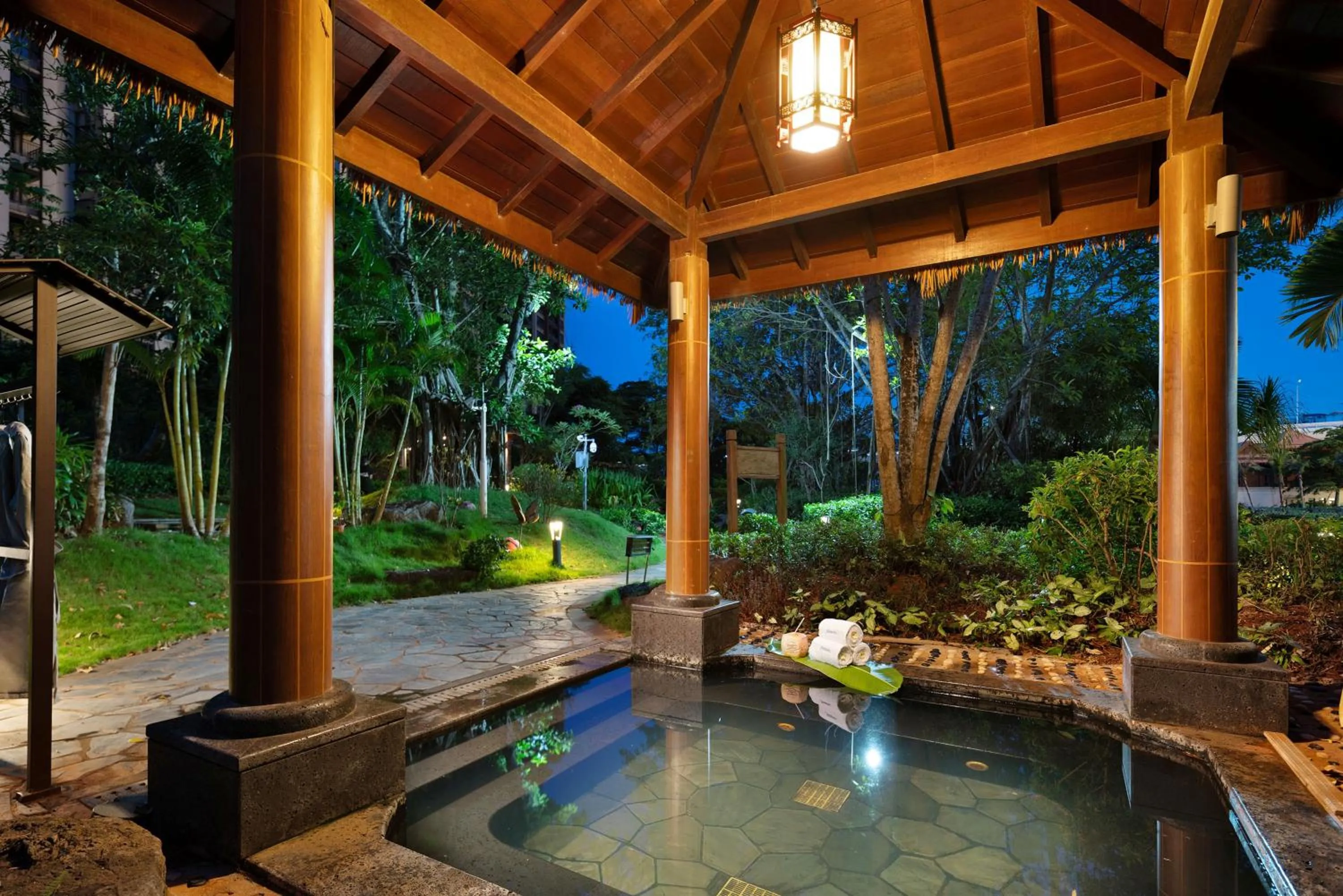 Hot Spring Bath in Hampton by Hilton Nanhai Haikou