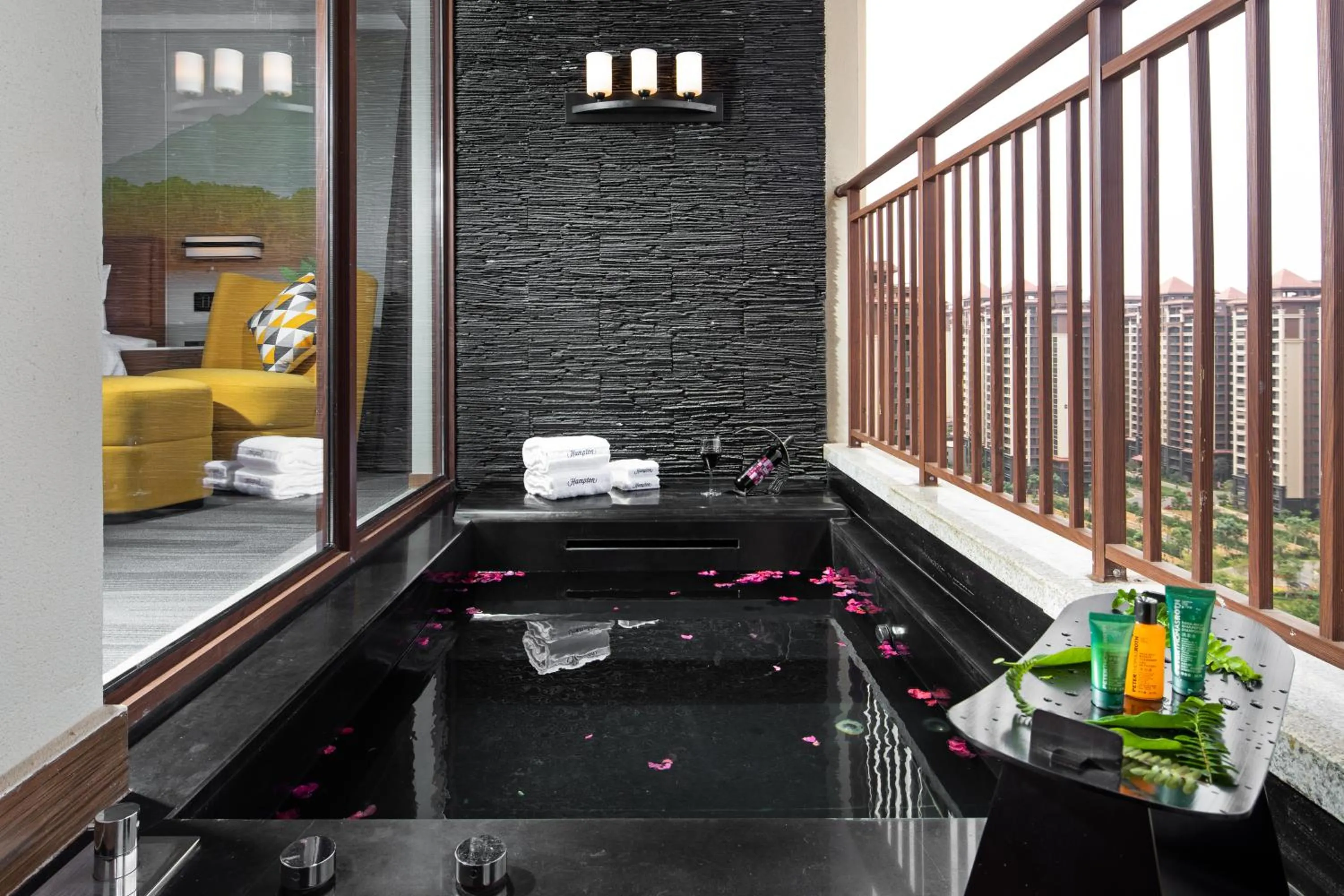 Bath in Hampton by Hilton Nanhai Haikou