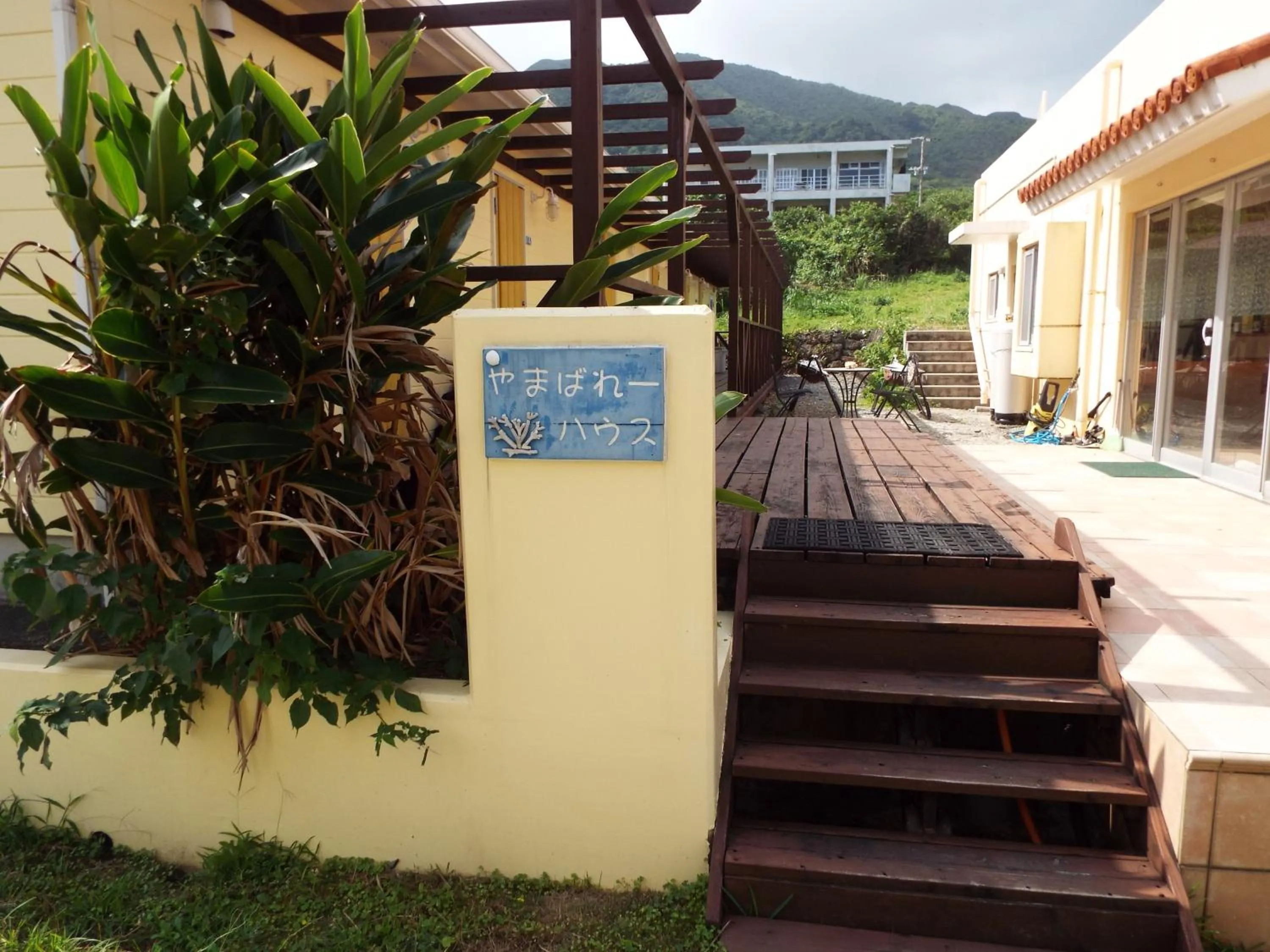 Facade/entrance in AsobiBASE Yamabare-House