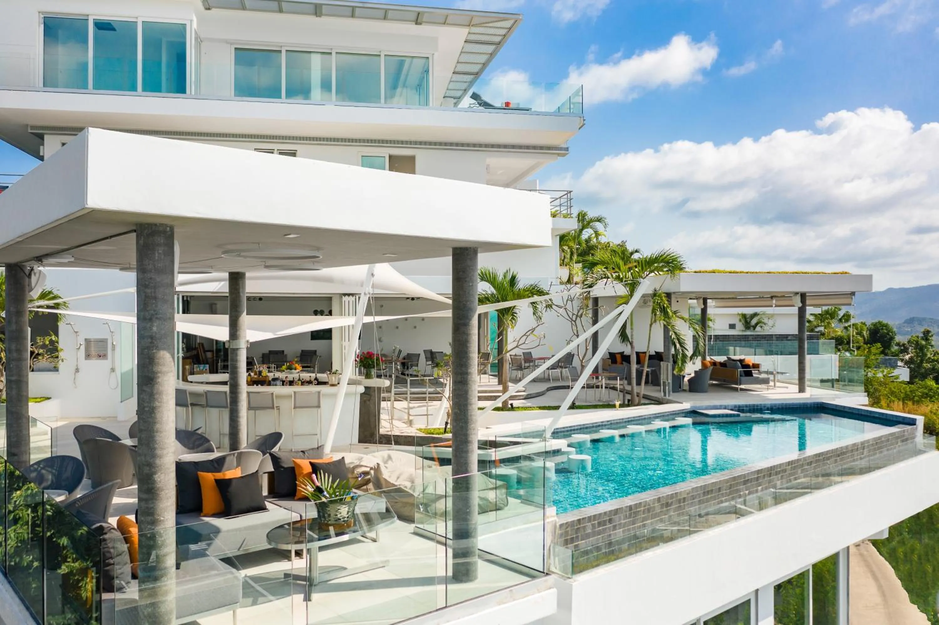 Restaurant/places to eat in UniQue BoutiQue Resort