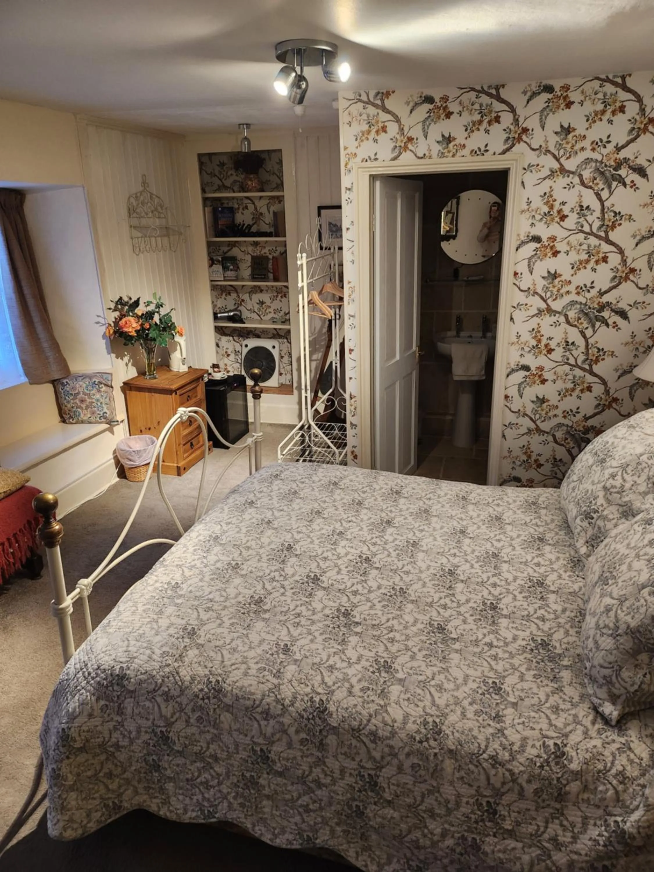 Photo of the whole room, Bed in Anzac Street B+Bistro