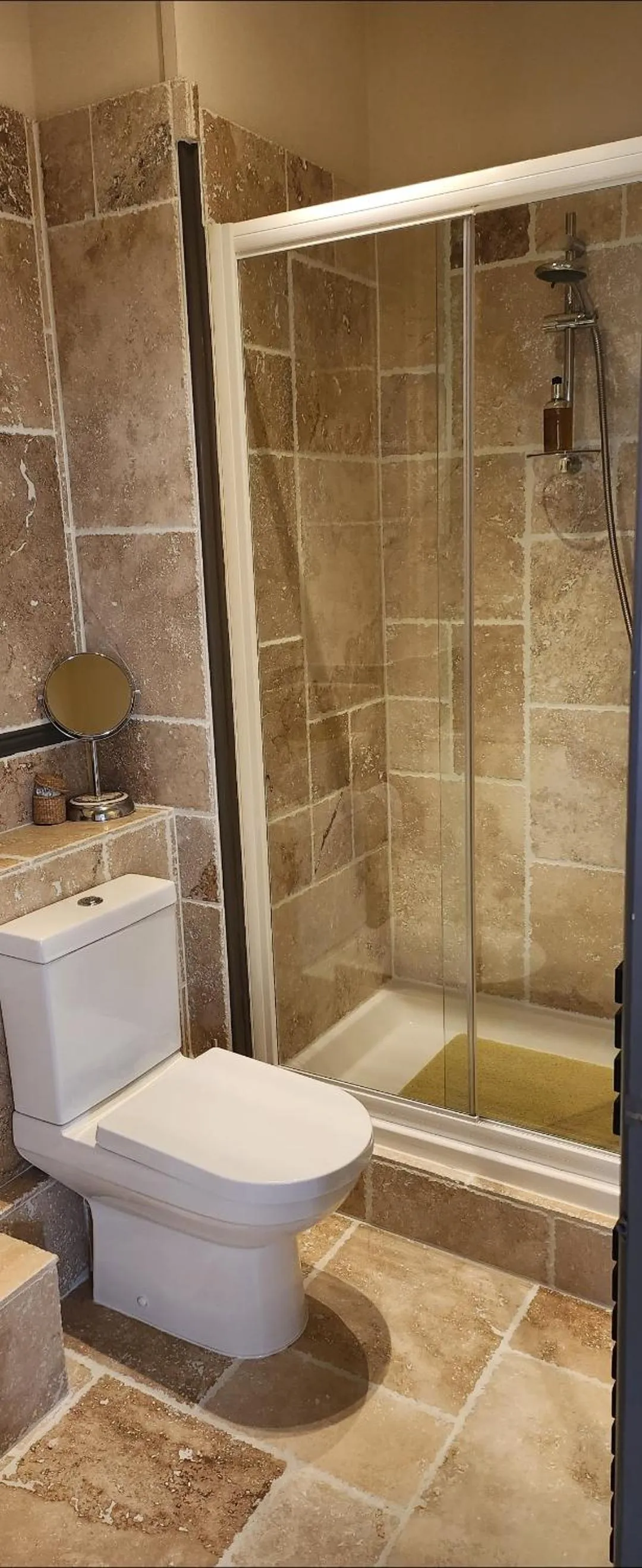 Shower in Anzac Street B+Bistro