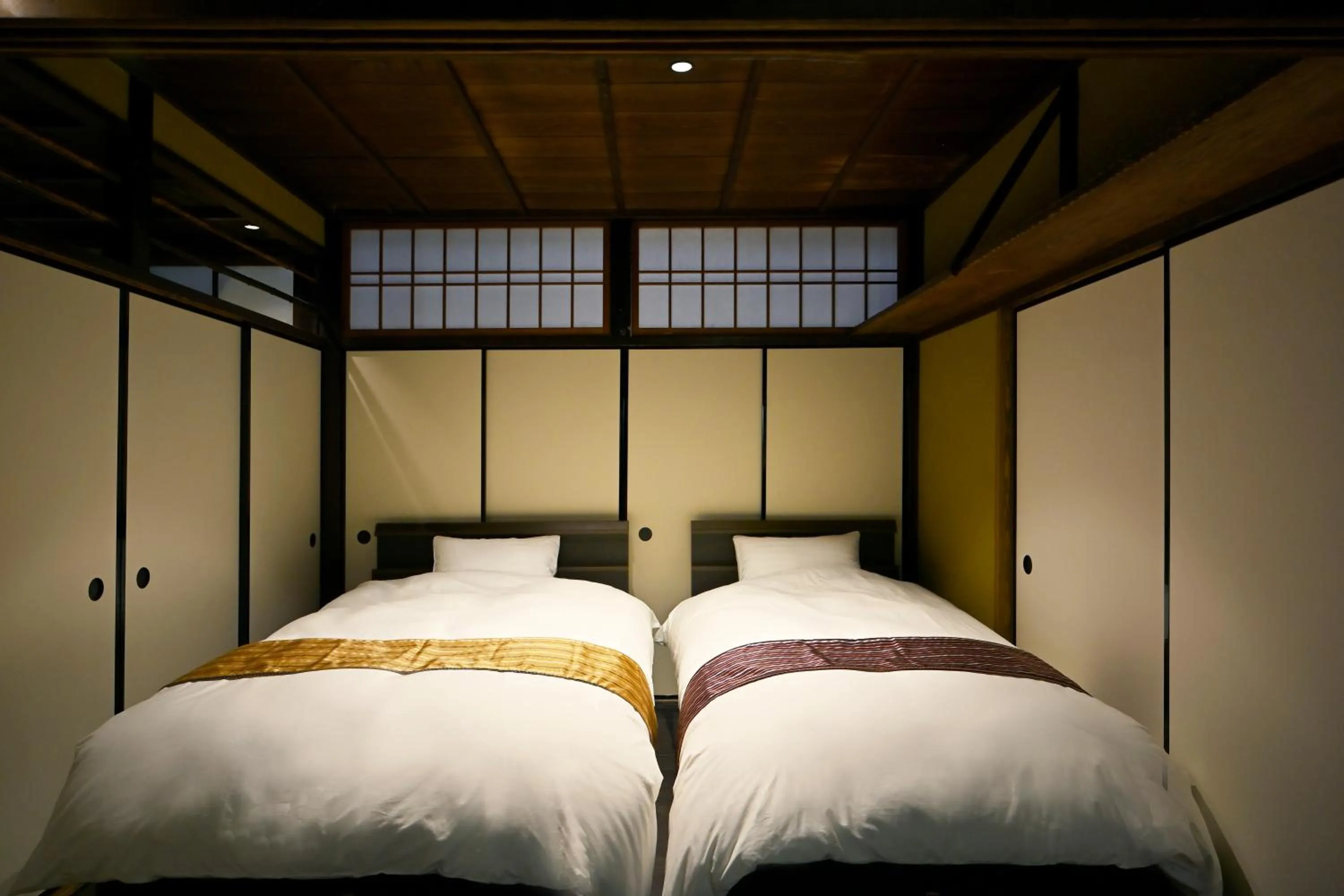 Bed in Nishijin Fujita