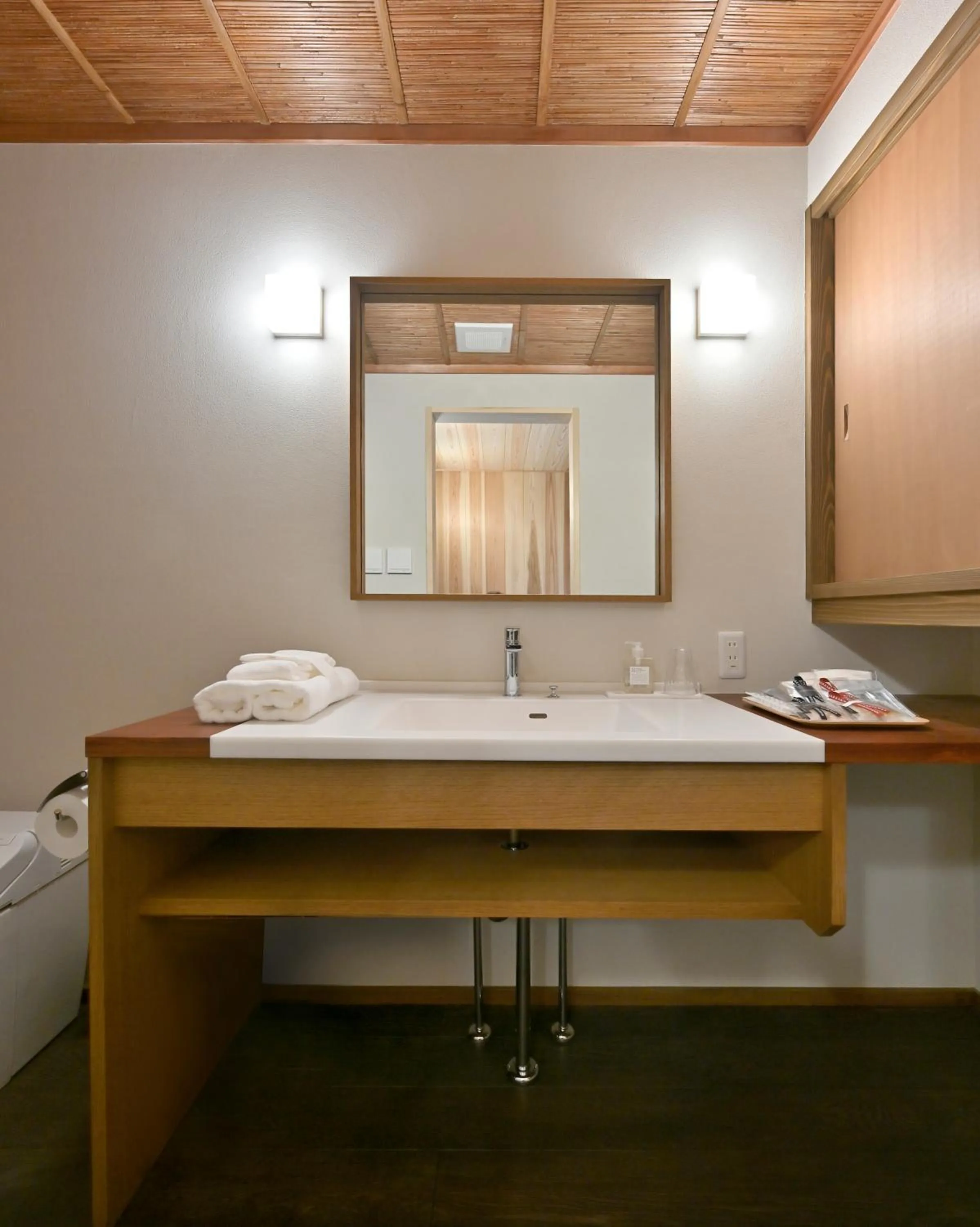 Toilet, Bed in Nishijin Fujita