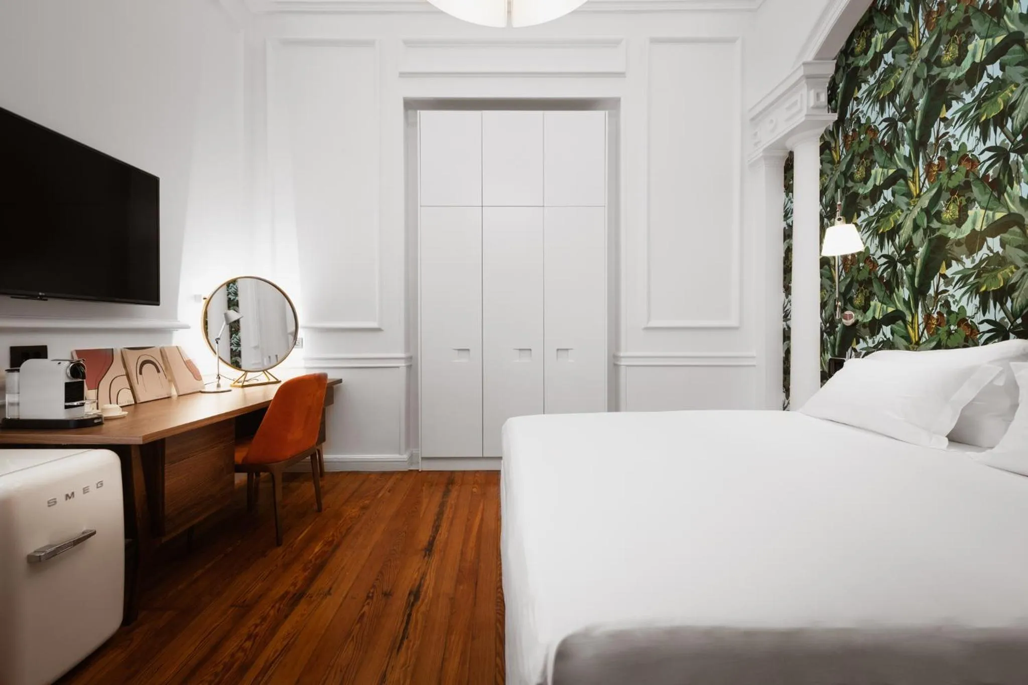 Bedroom, Bed in The Bold Type Hotel, a Member of Design Hotels