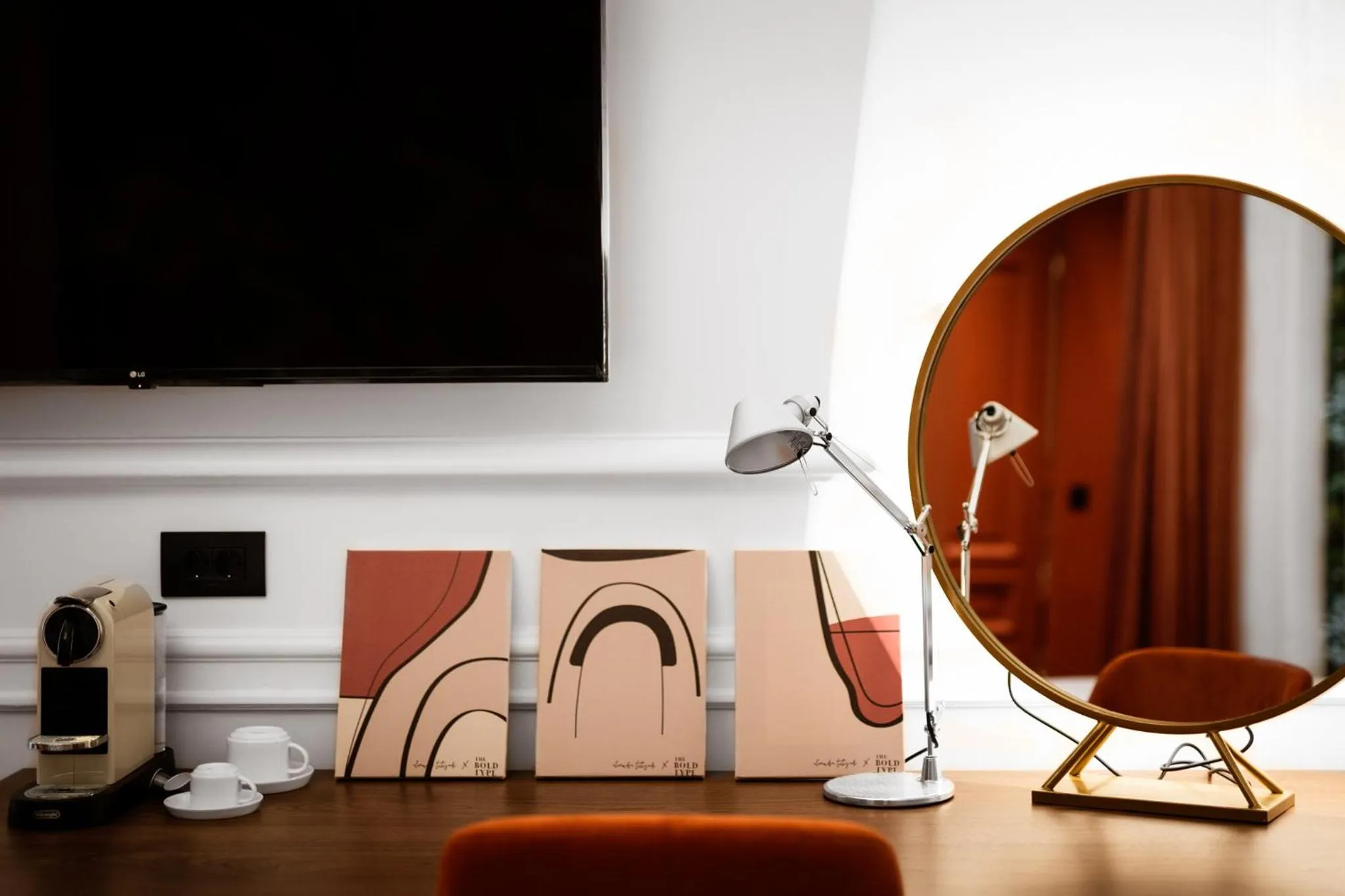 TV and multimedia in The Bold Type Hotel, a Member of Design Hotels