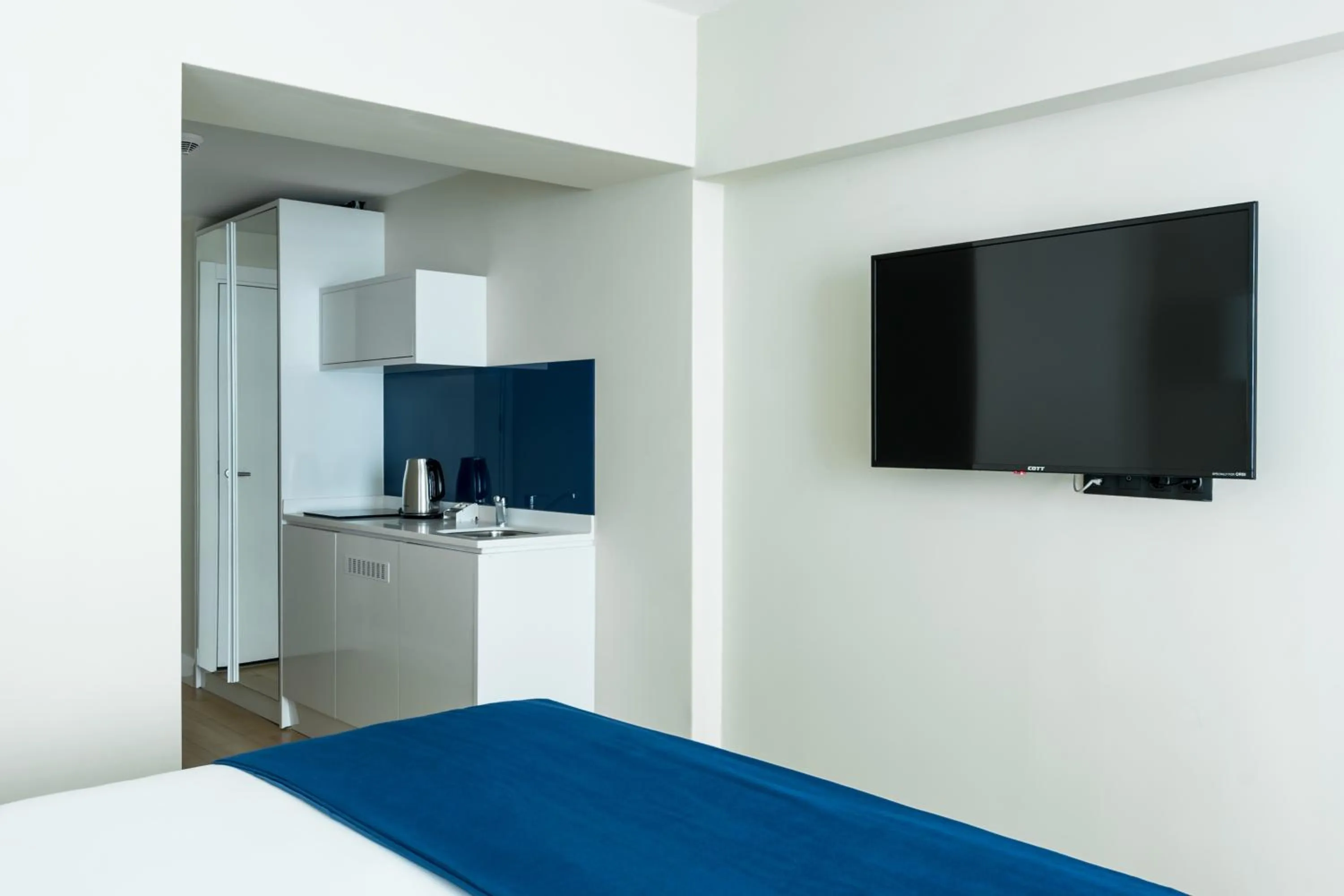 Kitchen or kitchenette, Bed in Orbi City Hotel Official