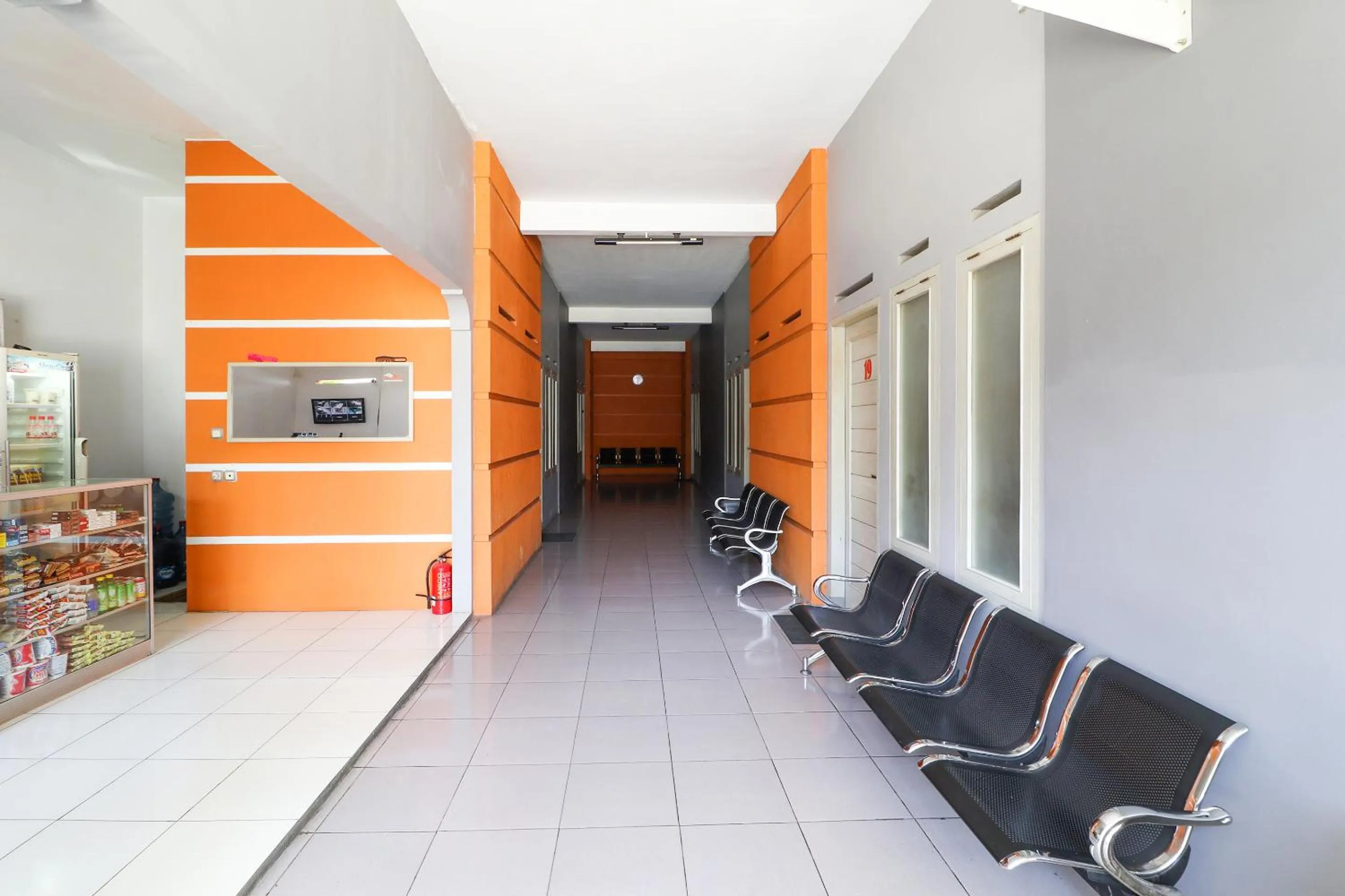 Area and facilities in RedDoorz At Merdeka Street Garut