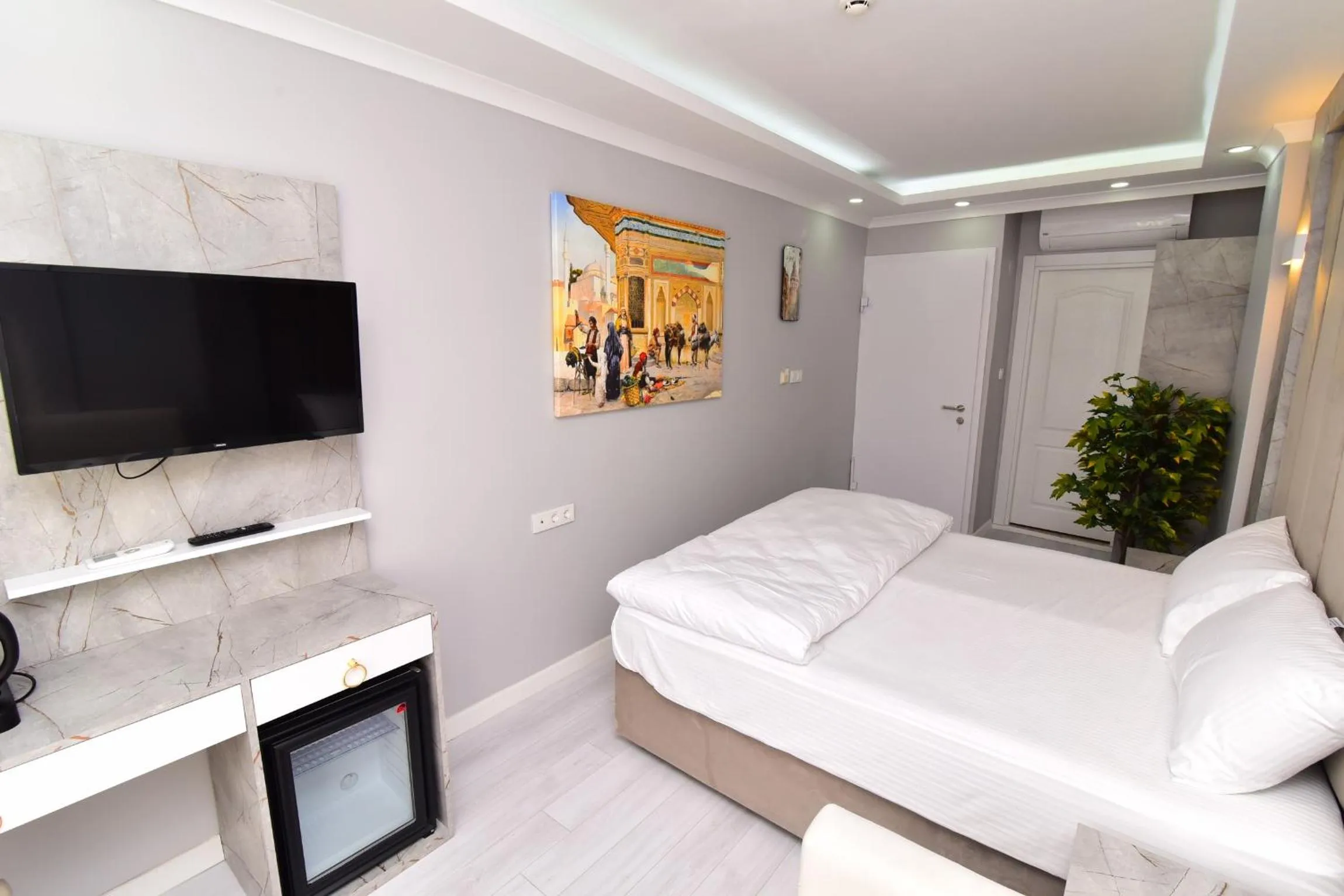 TV and multimedia, Bed in Little sofia hotel