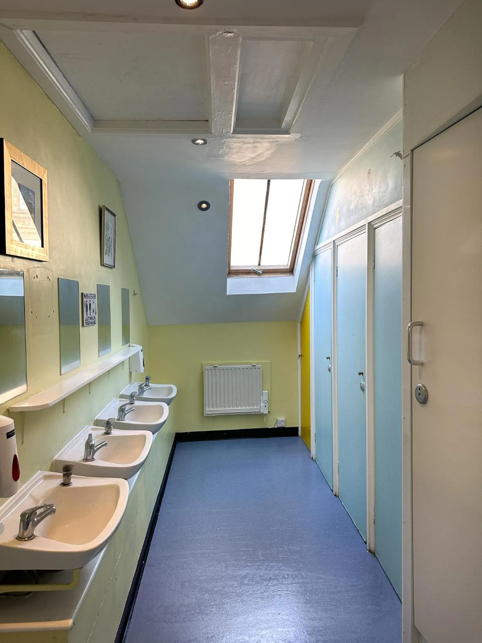 Castle Rock Hostel - Adults Only