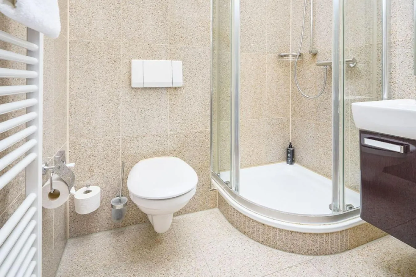 Shower in Strandhotel garni Kormoran