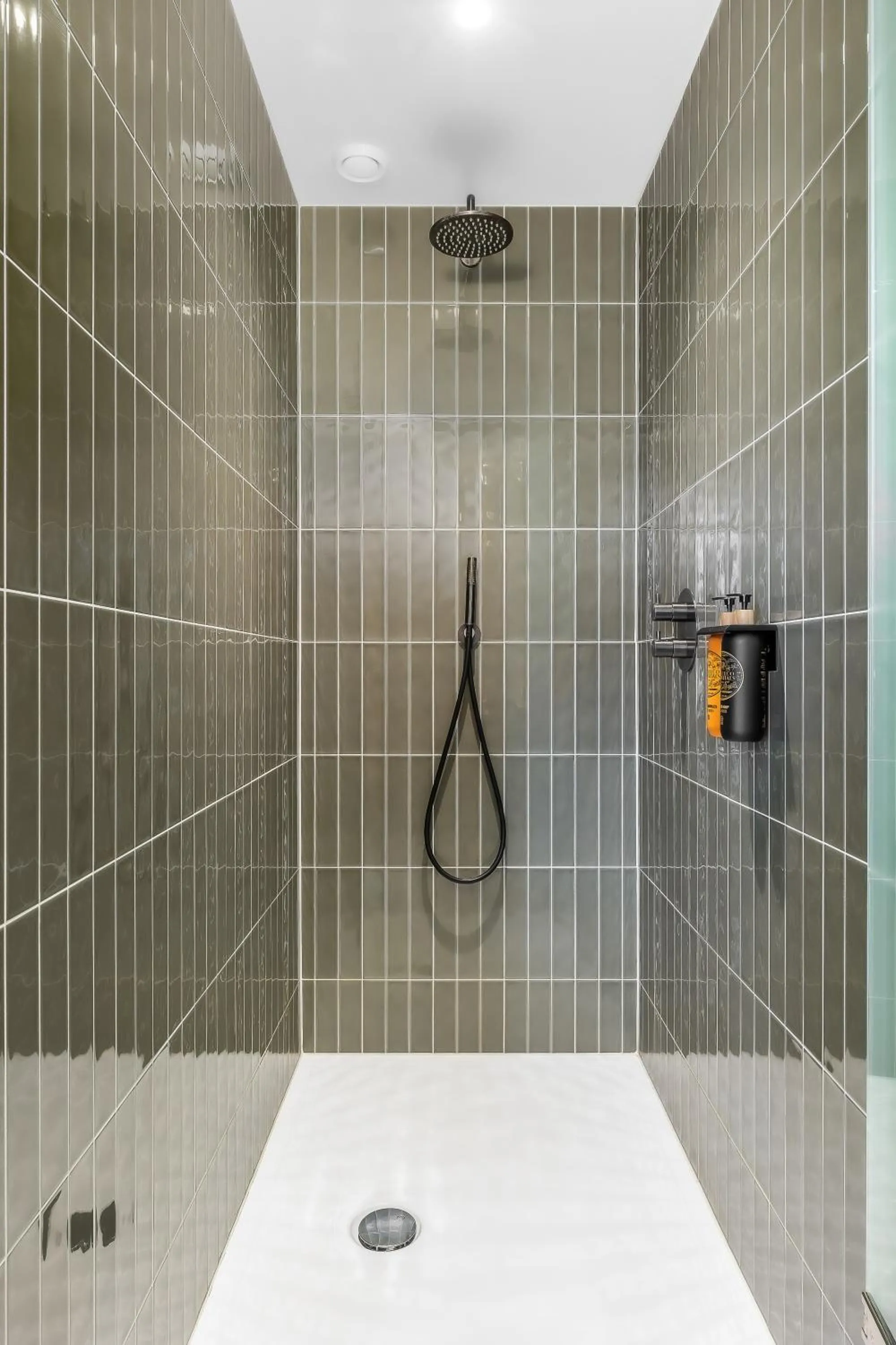 Shower in Cityhotel Wood