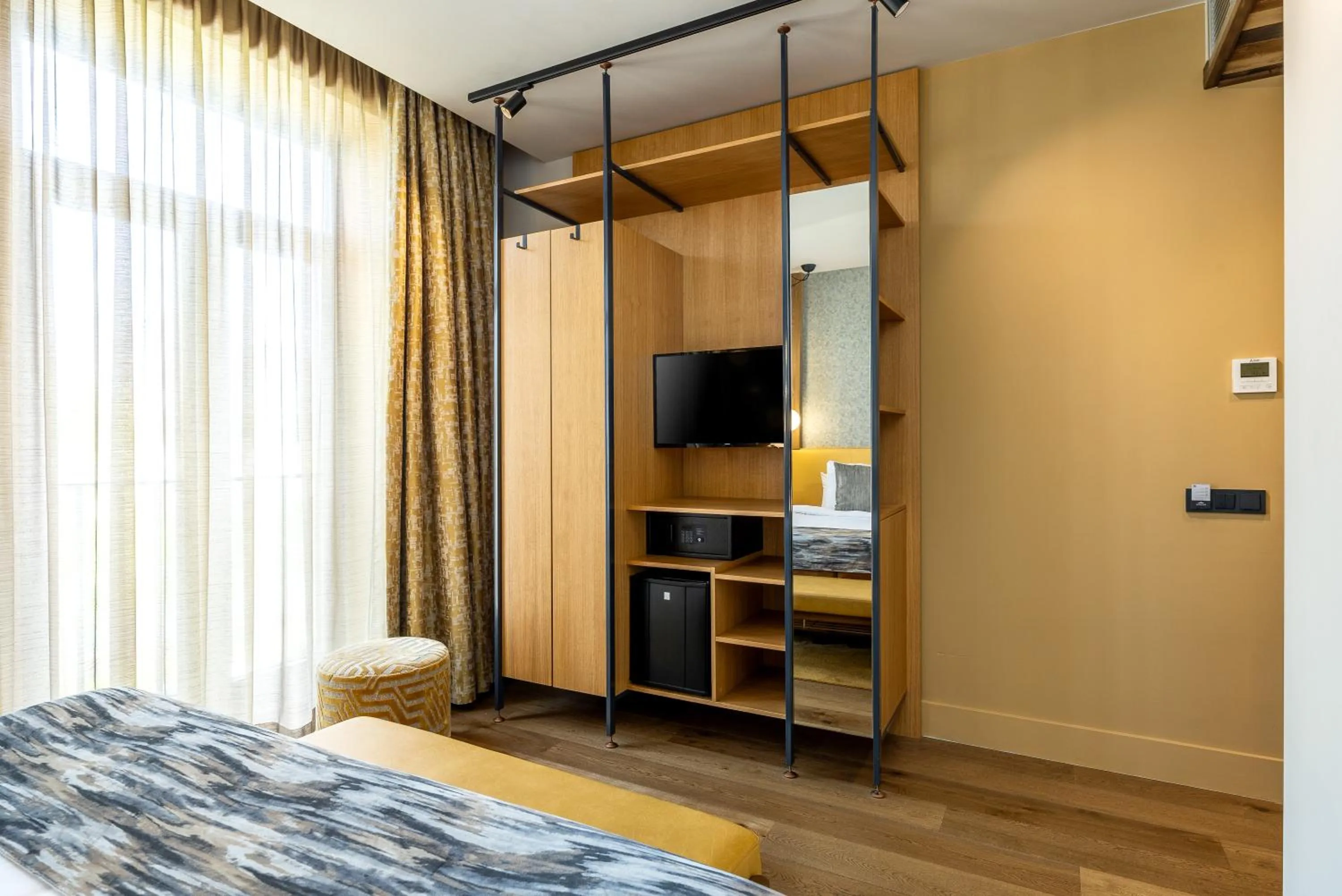 TV and multimedia, Bed in Cityhotel Wood