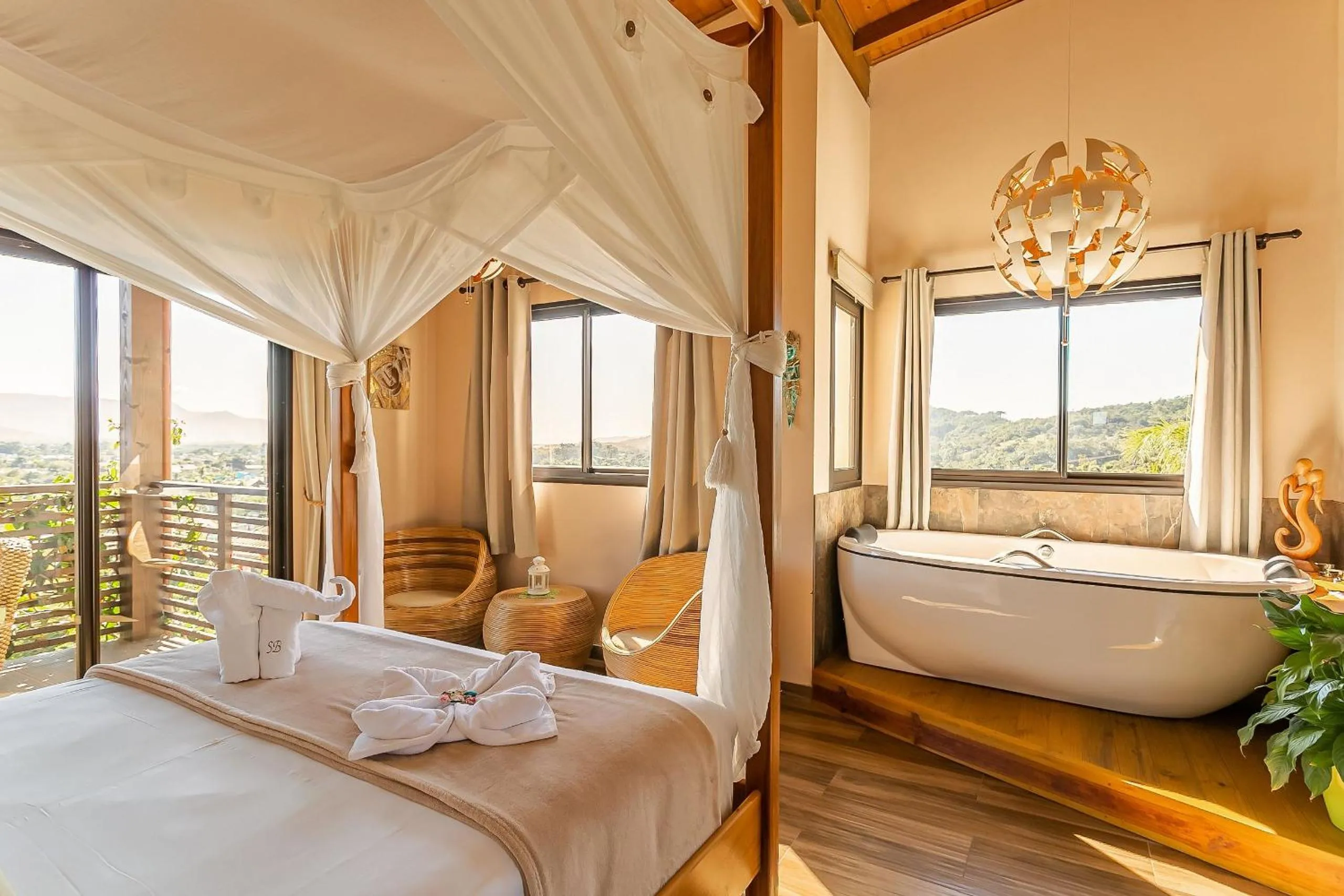 Hot Tub, Bed in Shiva Boutique Hotel - Praia do Rosa