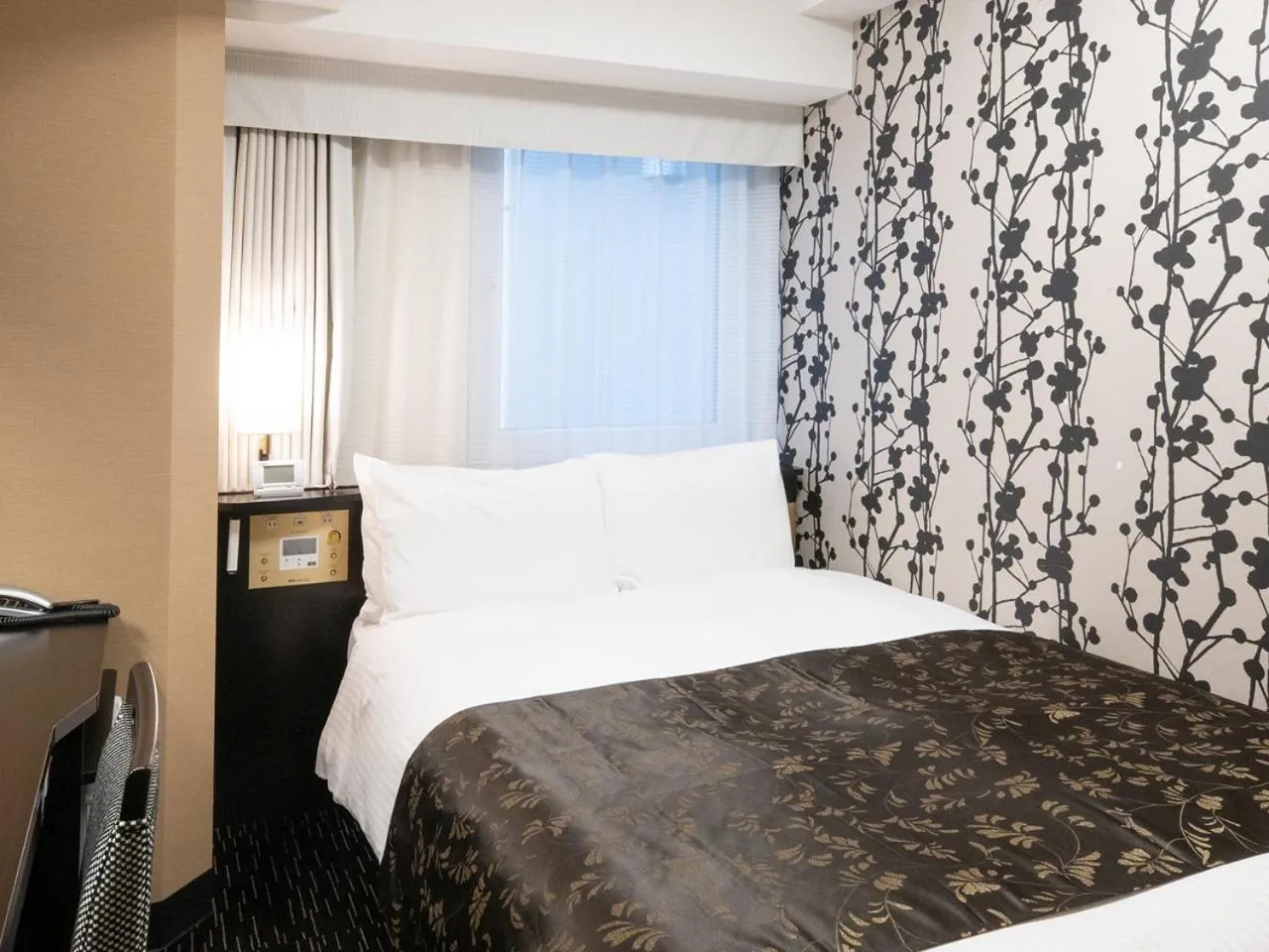 Photo of the whole room, Bed in APA Hotel Nihombashi Bakuroyokoyama Ekimae