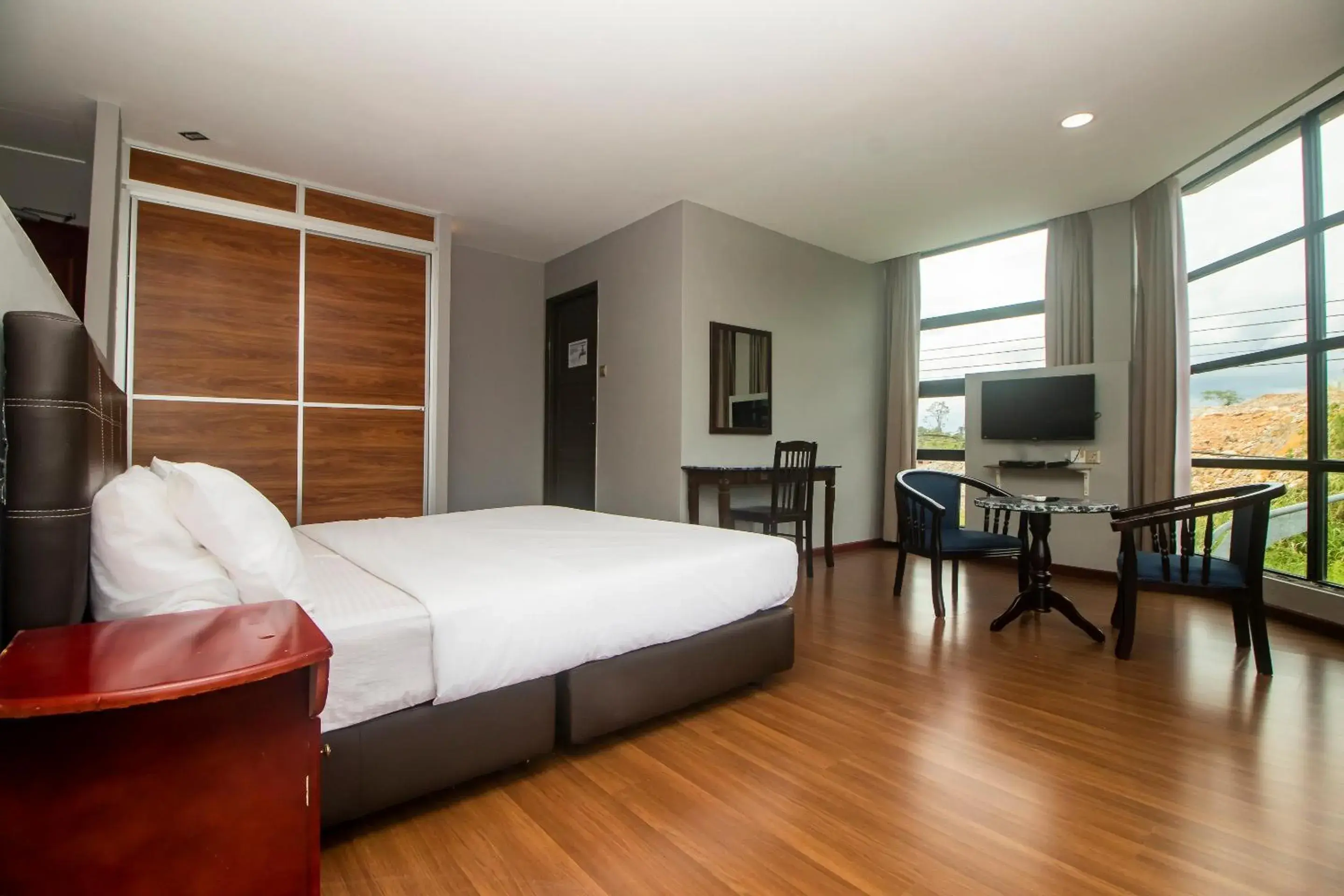 Deluxe King Room in Hotel O Ltk Home Deluxe King Room in Hotel O Ltk Home