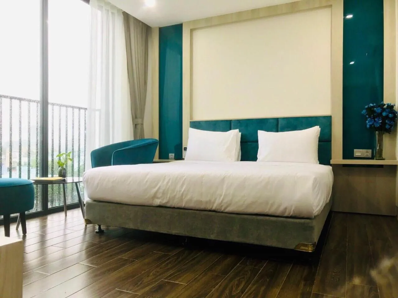 Bedroom, Bed in Cali hotel books Da Nang