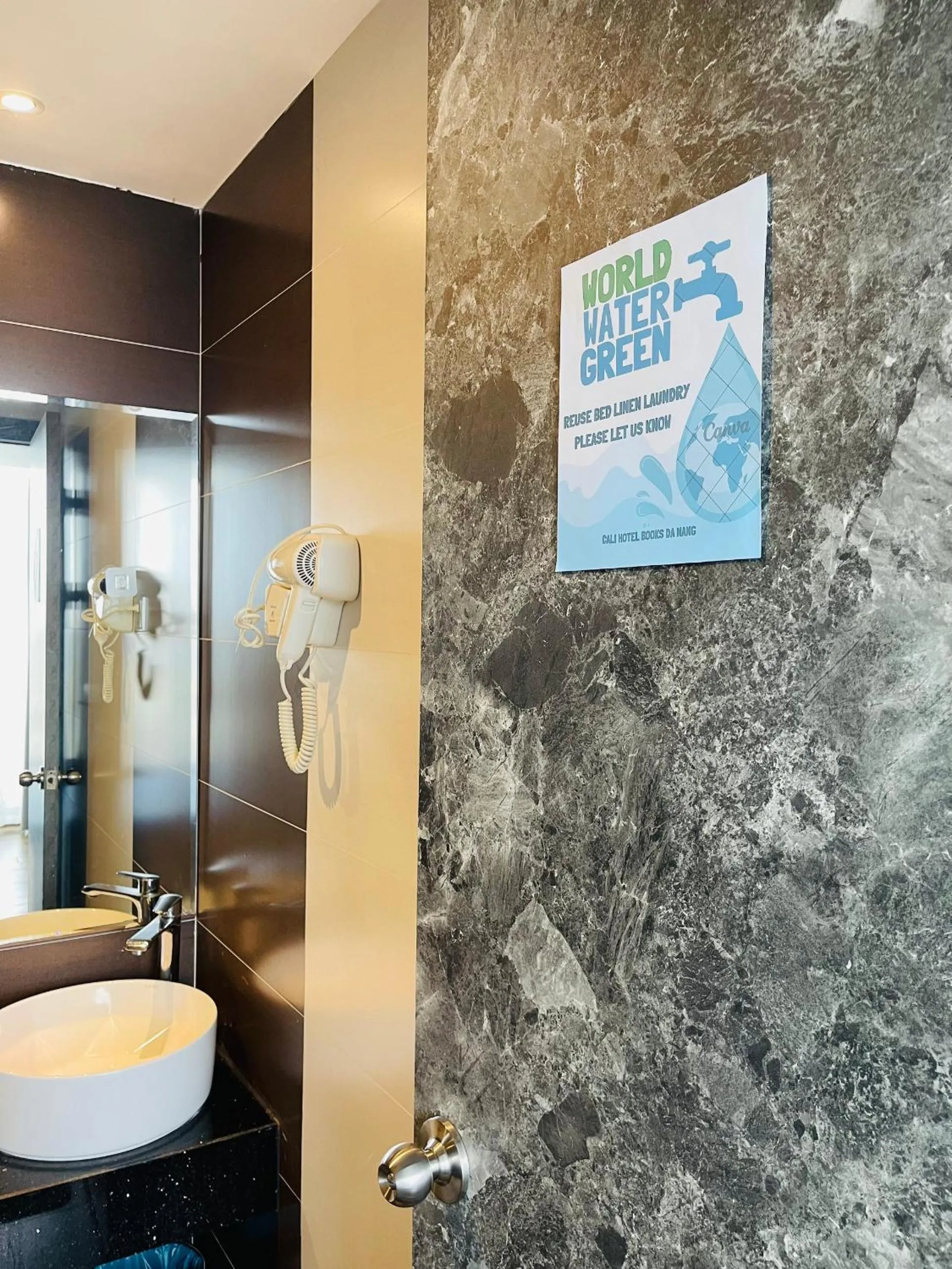 Shower in Cali hotel books Da Nang