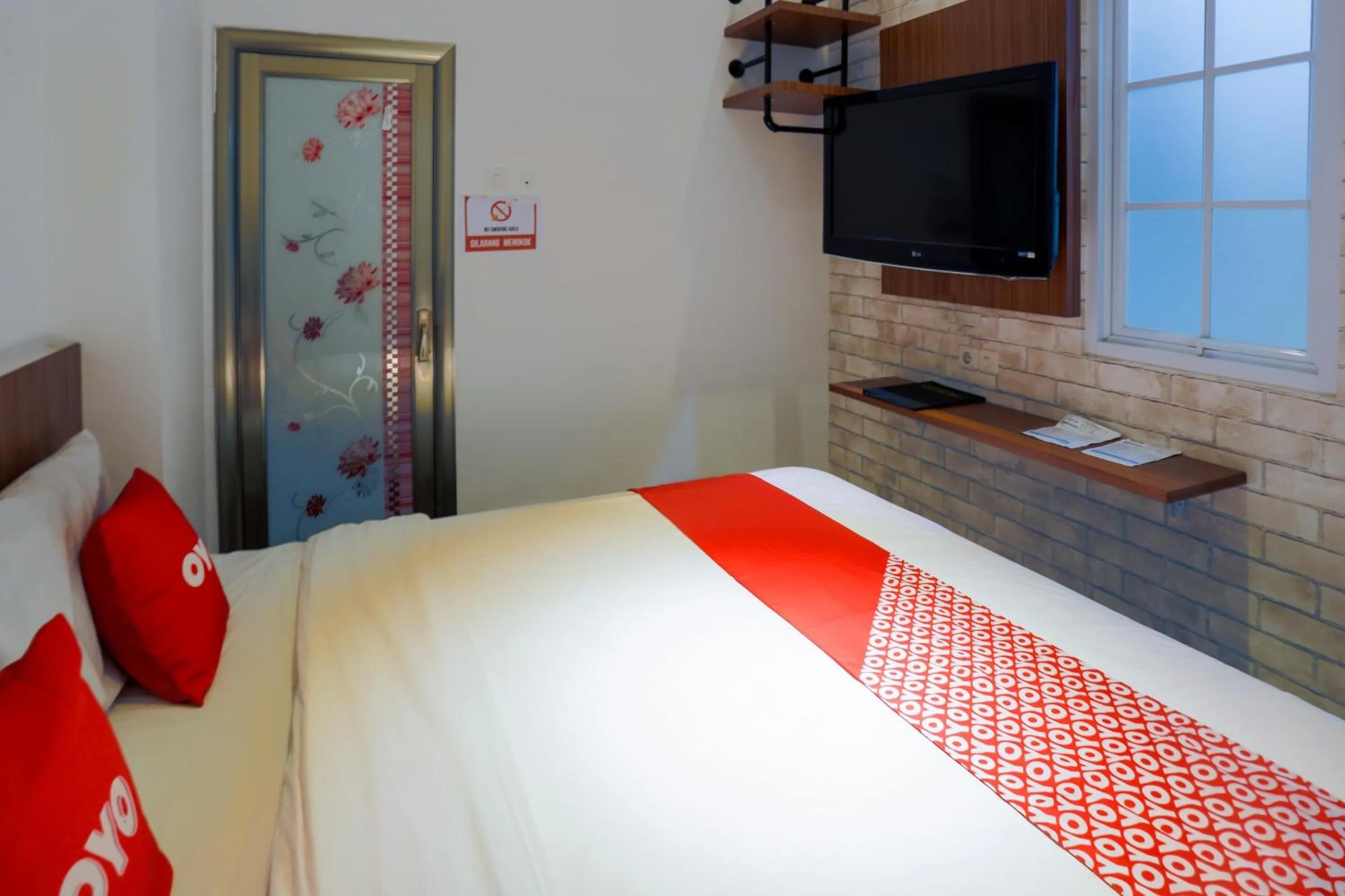 Bedroom, Bed in Hotel O Point Inn