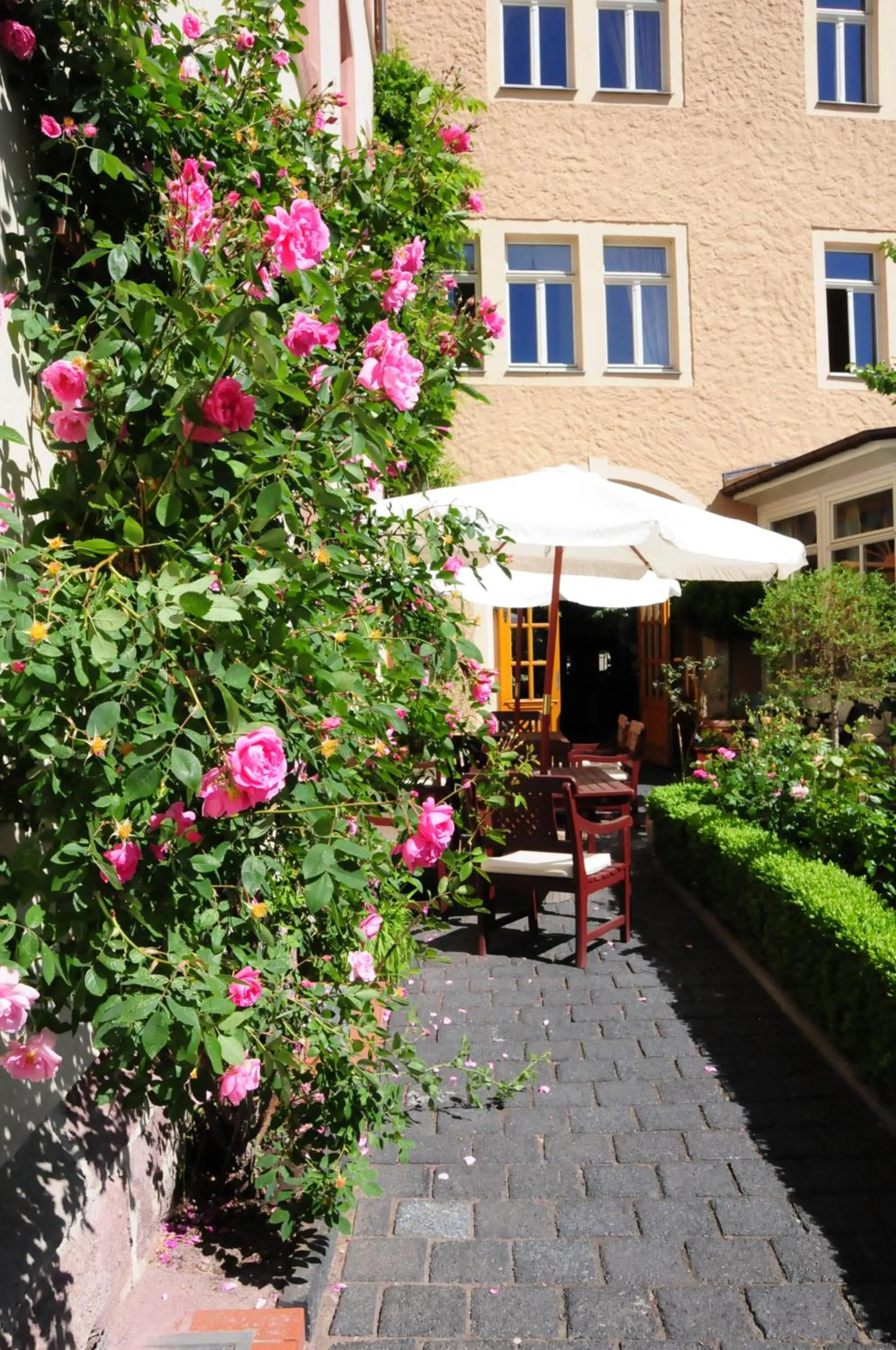 Restaurant/places to eat in Hotel Graf von Mansfeld