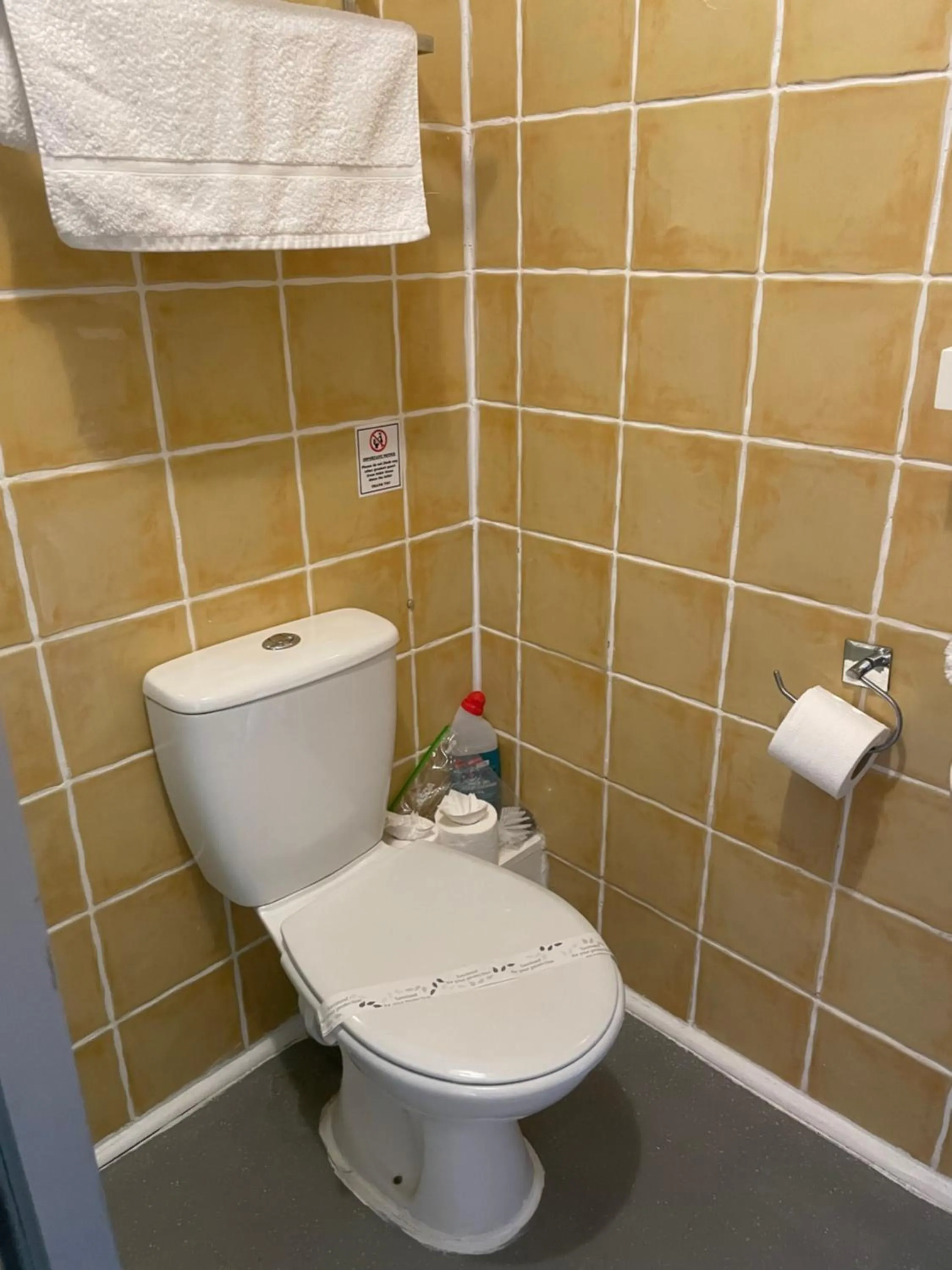 Toilet in Aparthotel Blackpool