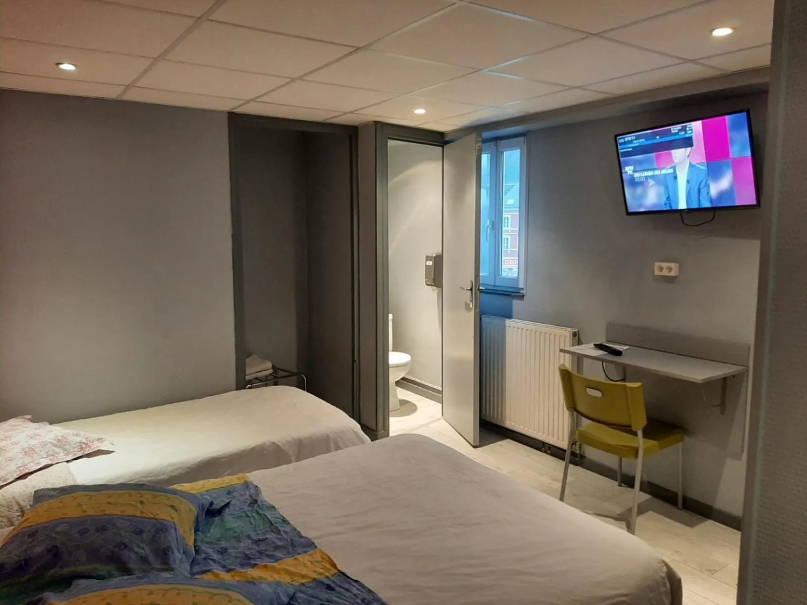 TV/Entertainment Center in Le fecamps