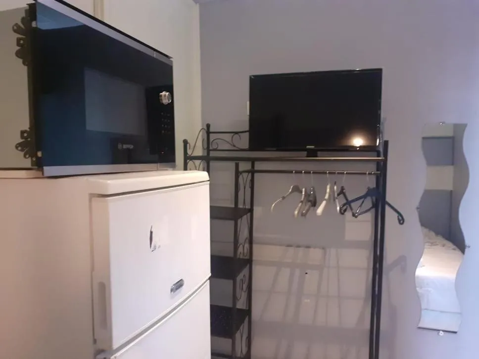 TV/Entertainment Center in Le fecamps