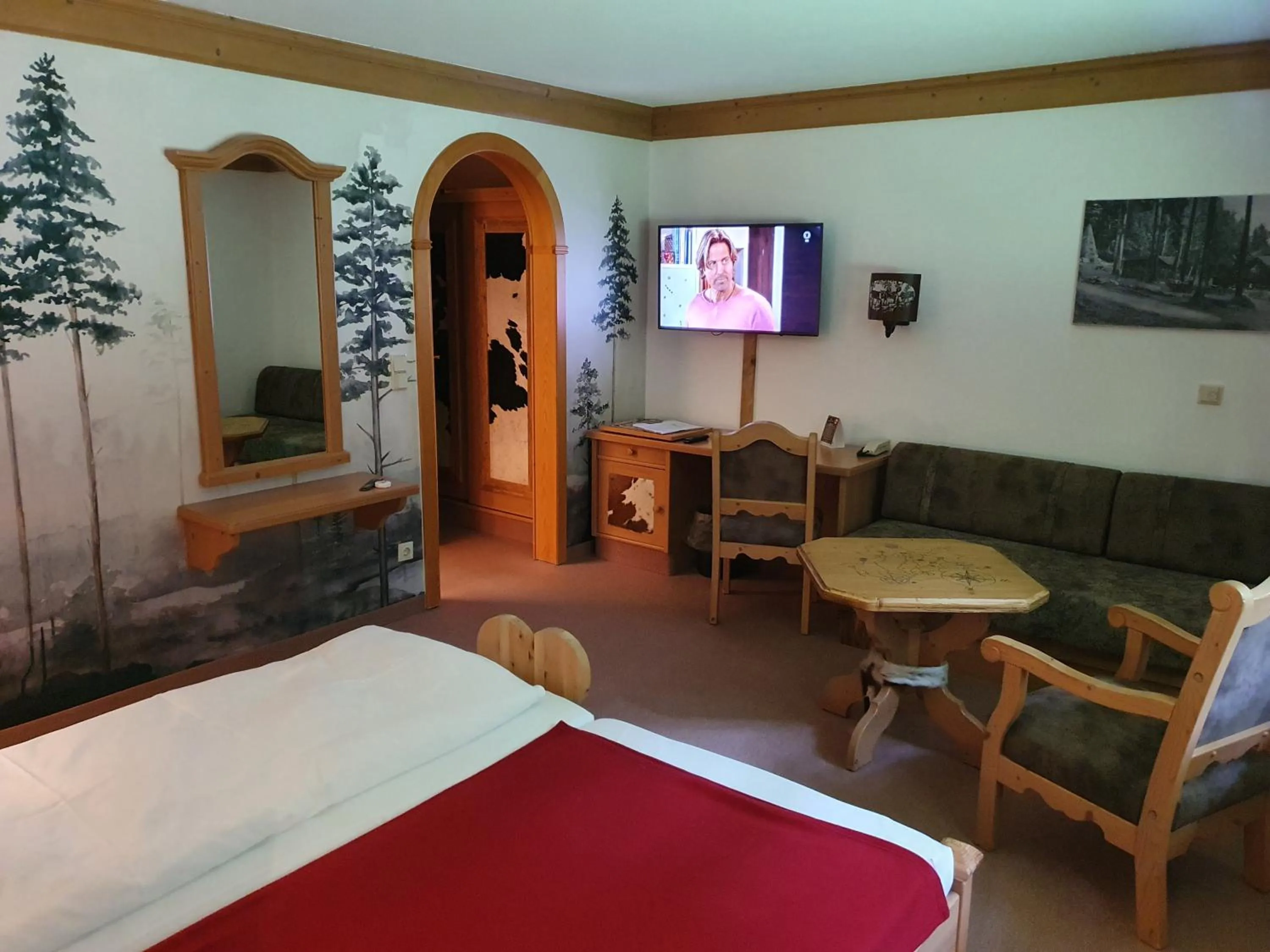 Photo of the whole room, Bed in Hotel und Restaurant Köhlerhütte - Fürstenbrunn