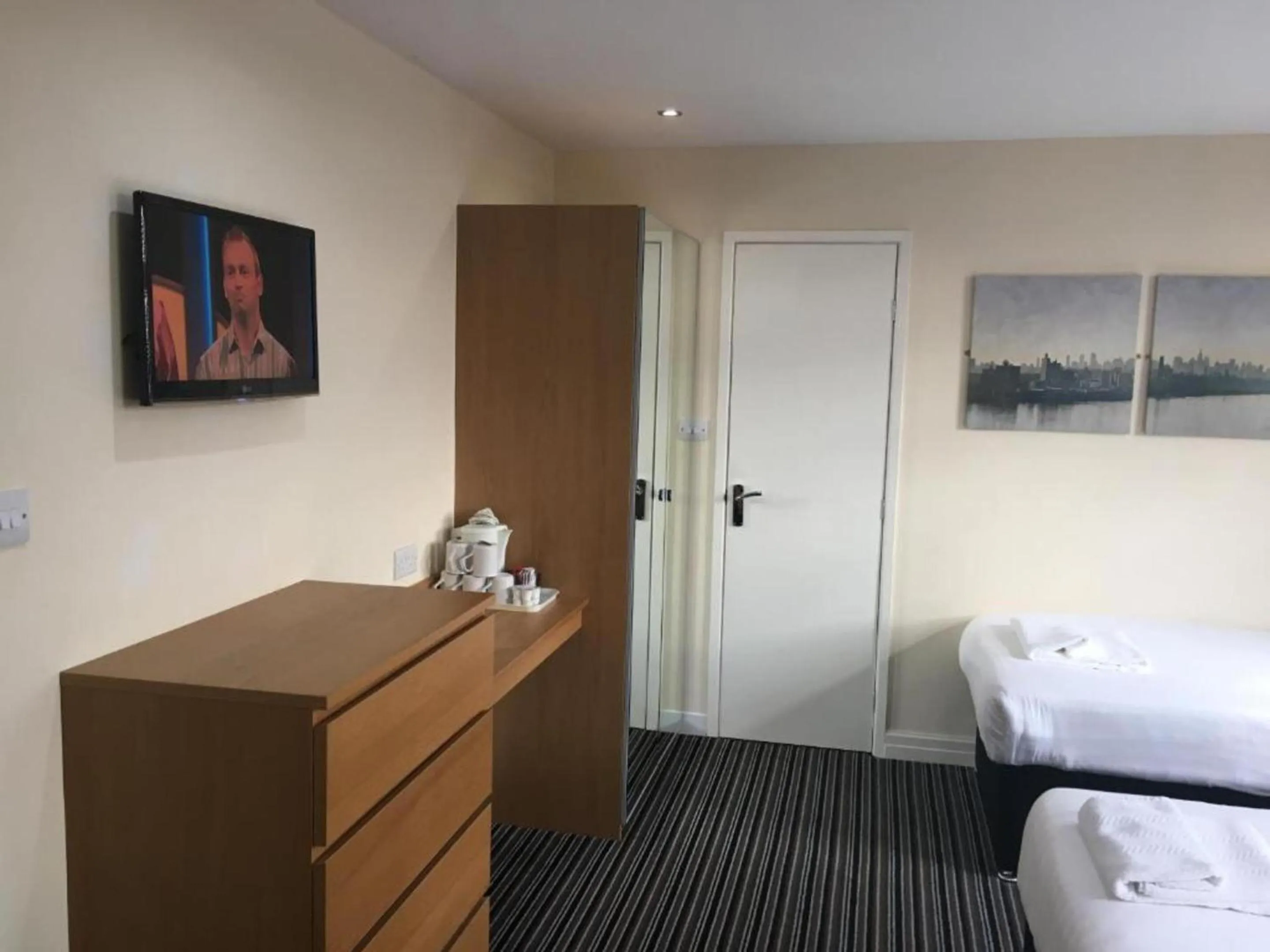 Bedroom, Bed in OYO Wave Crest Hotel